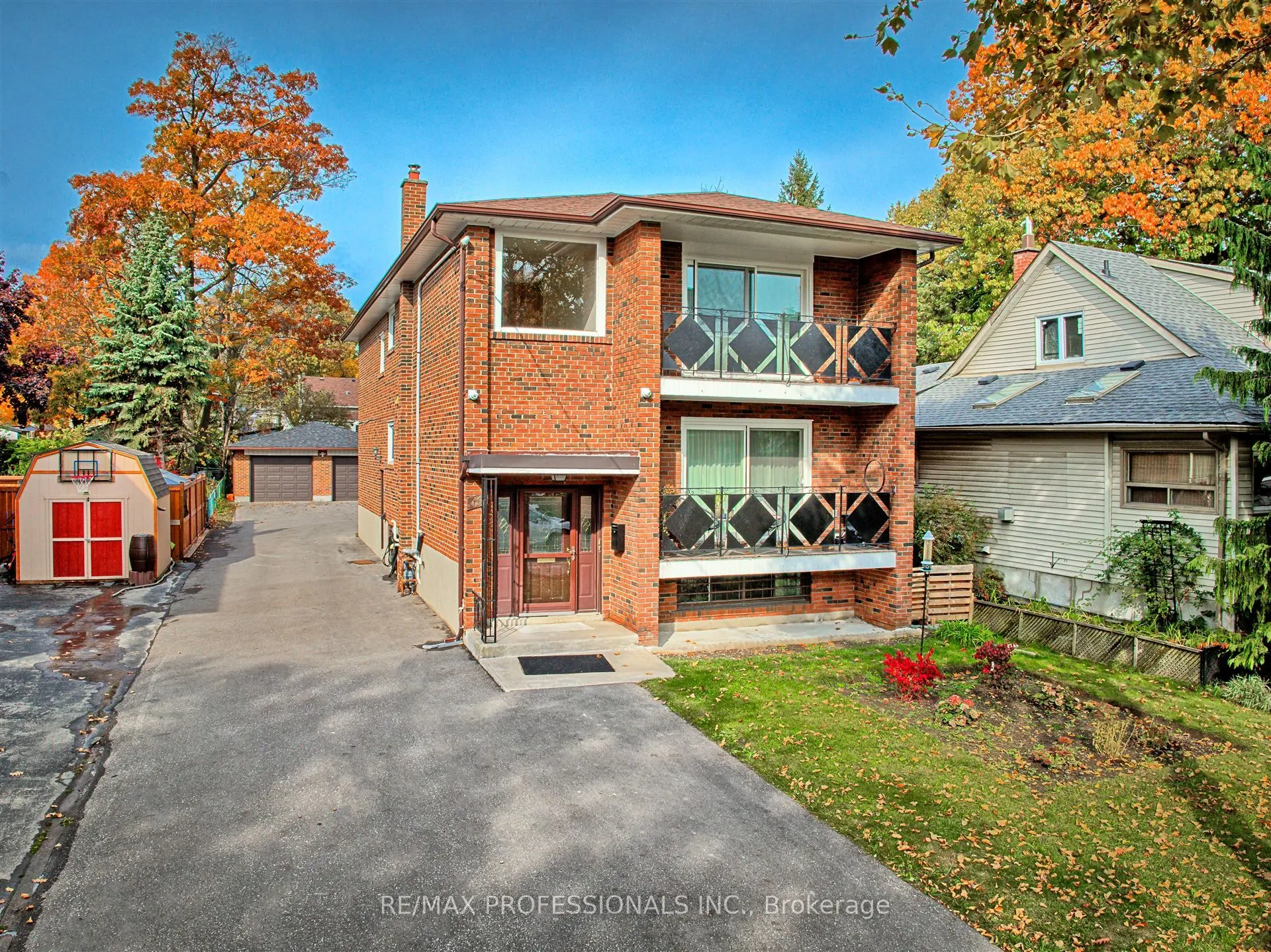 16 Muskoka Avenue