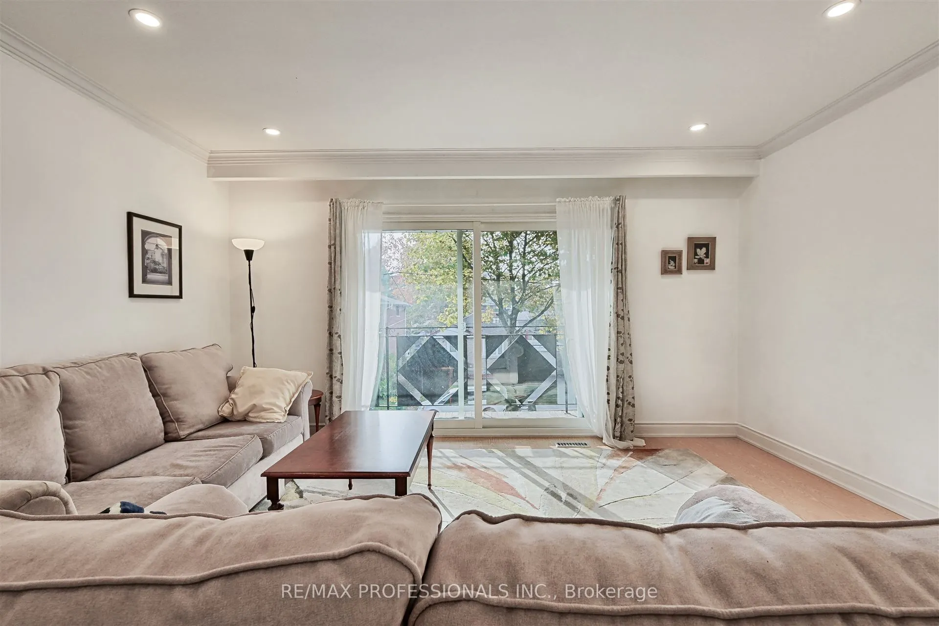 16 Muskoka Avenue
