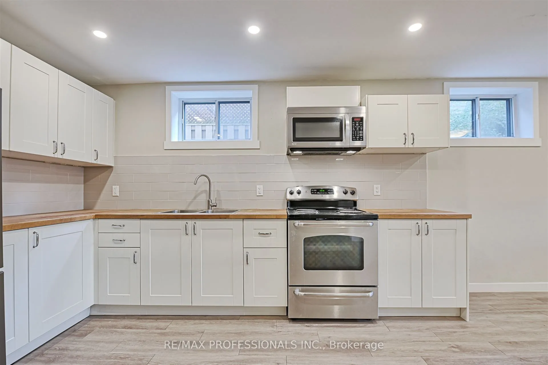 16 Muskoka Avenue