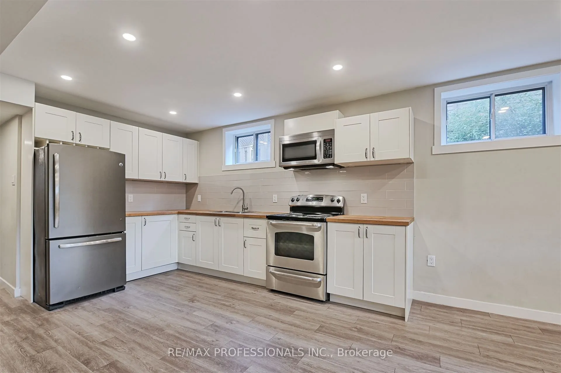 16 Muskoka Avenue