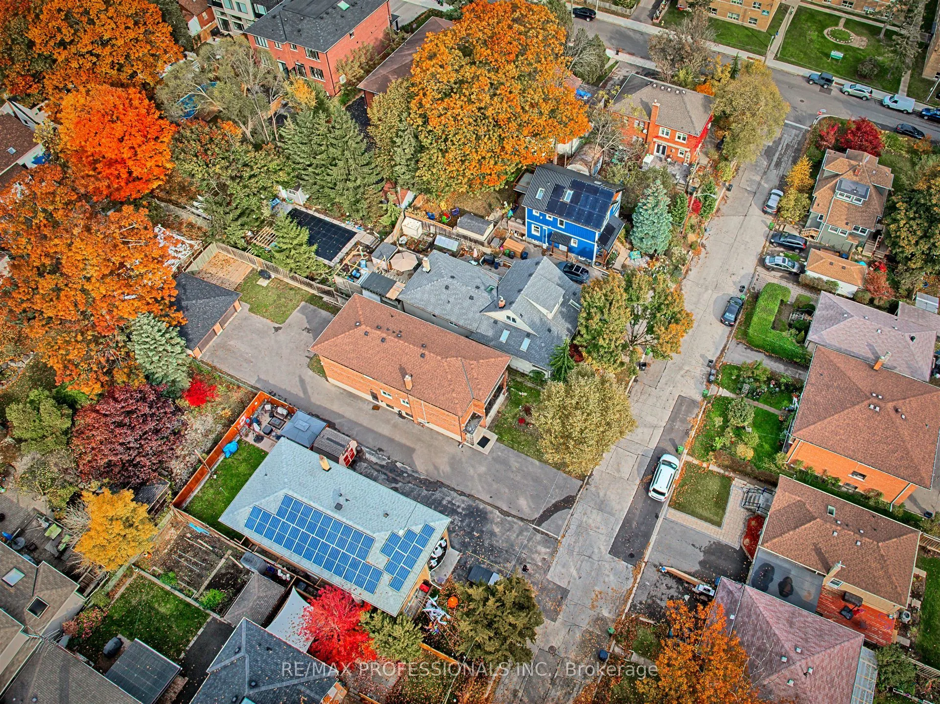 16 Muskoka Avenue