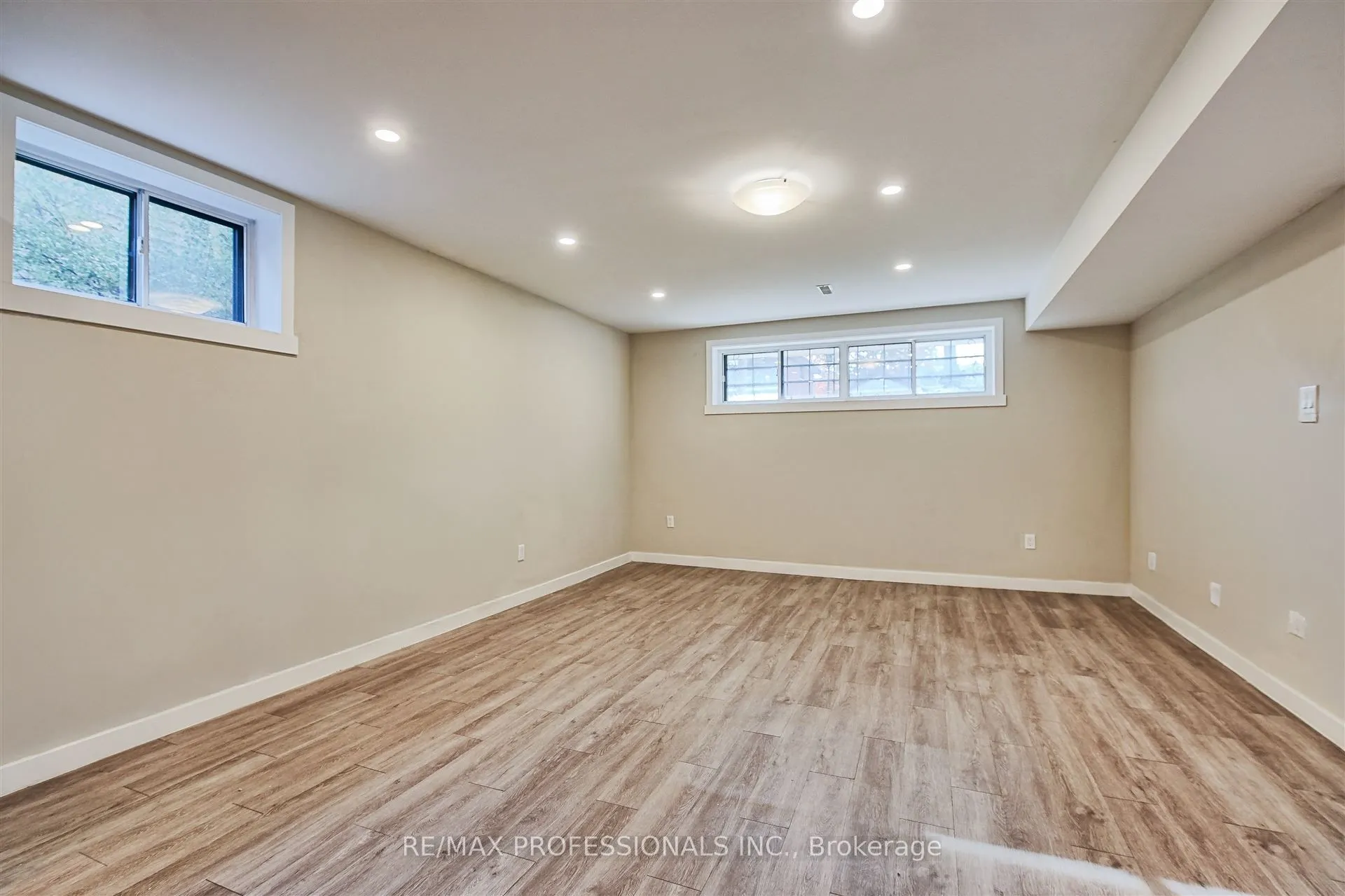 16 Muskoka Avenue