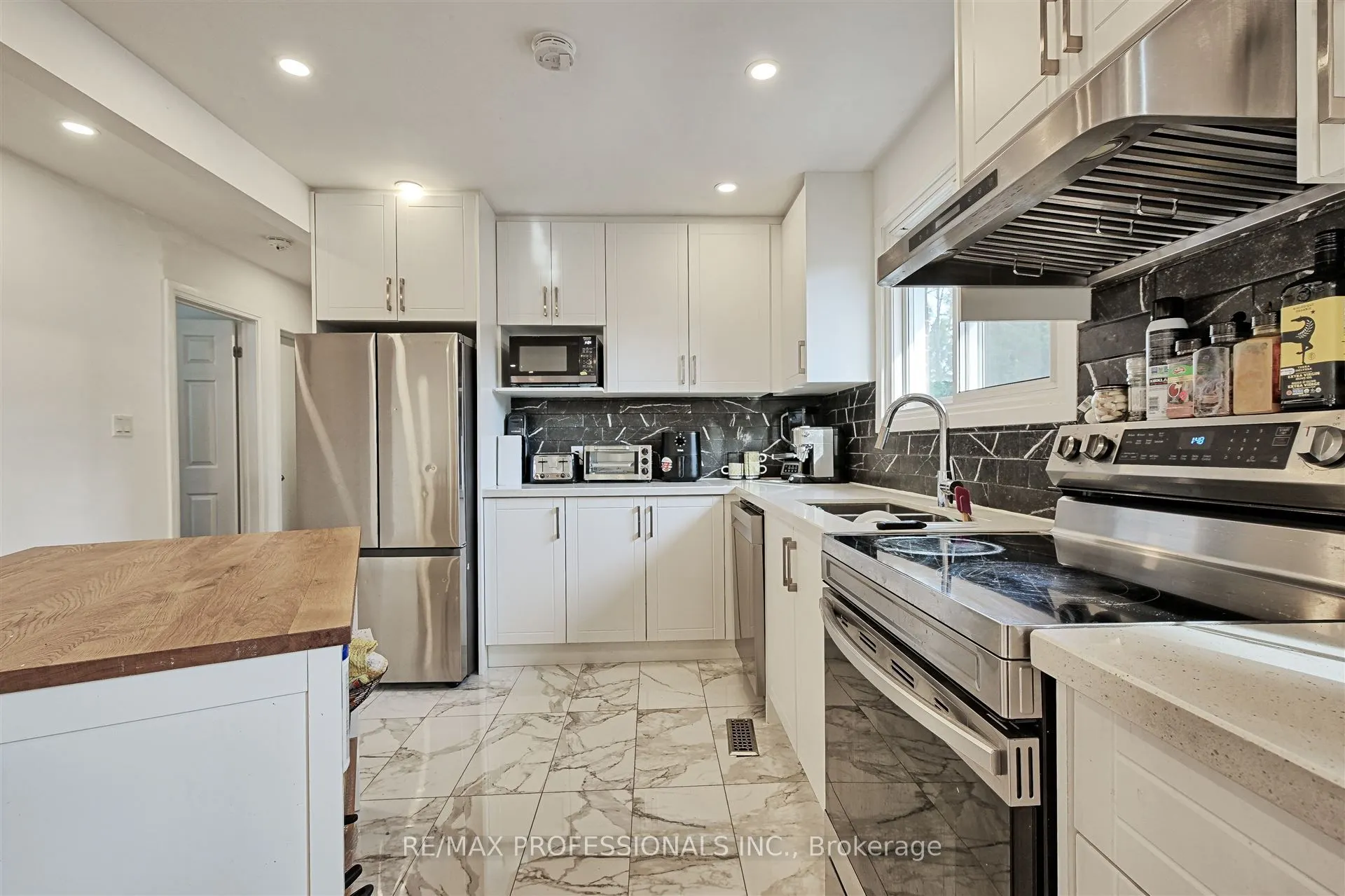 16 Muskoka Avenue