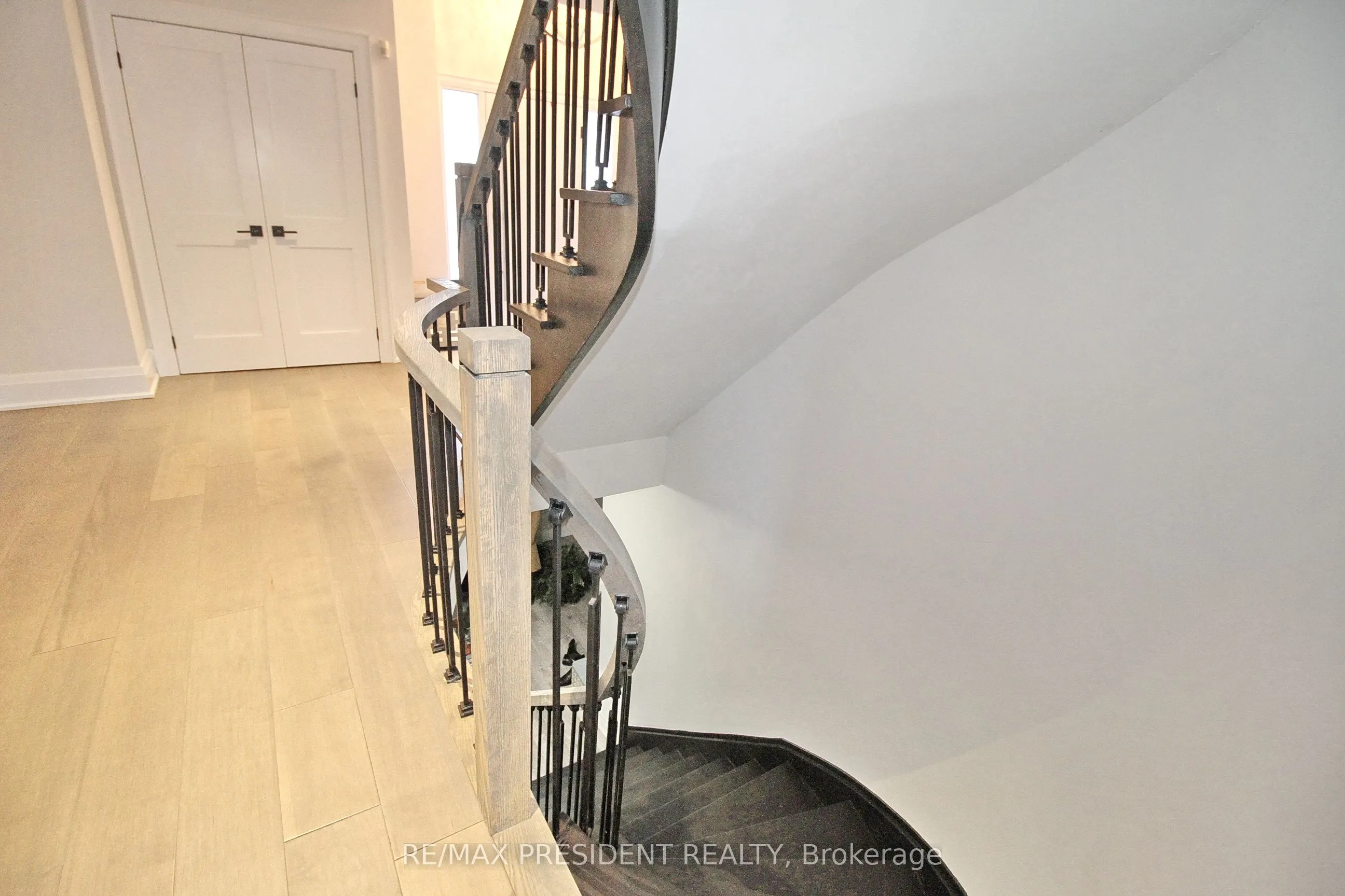 32 Deerglen Drive