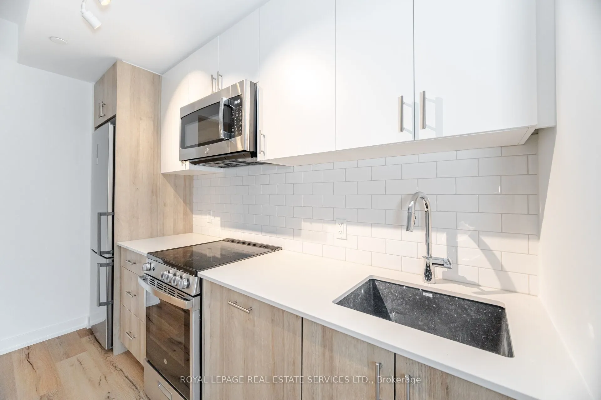 1195 The Queensway Avenue, #203