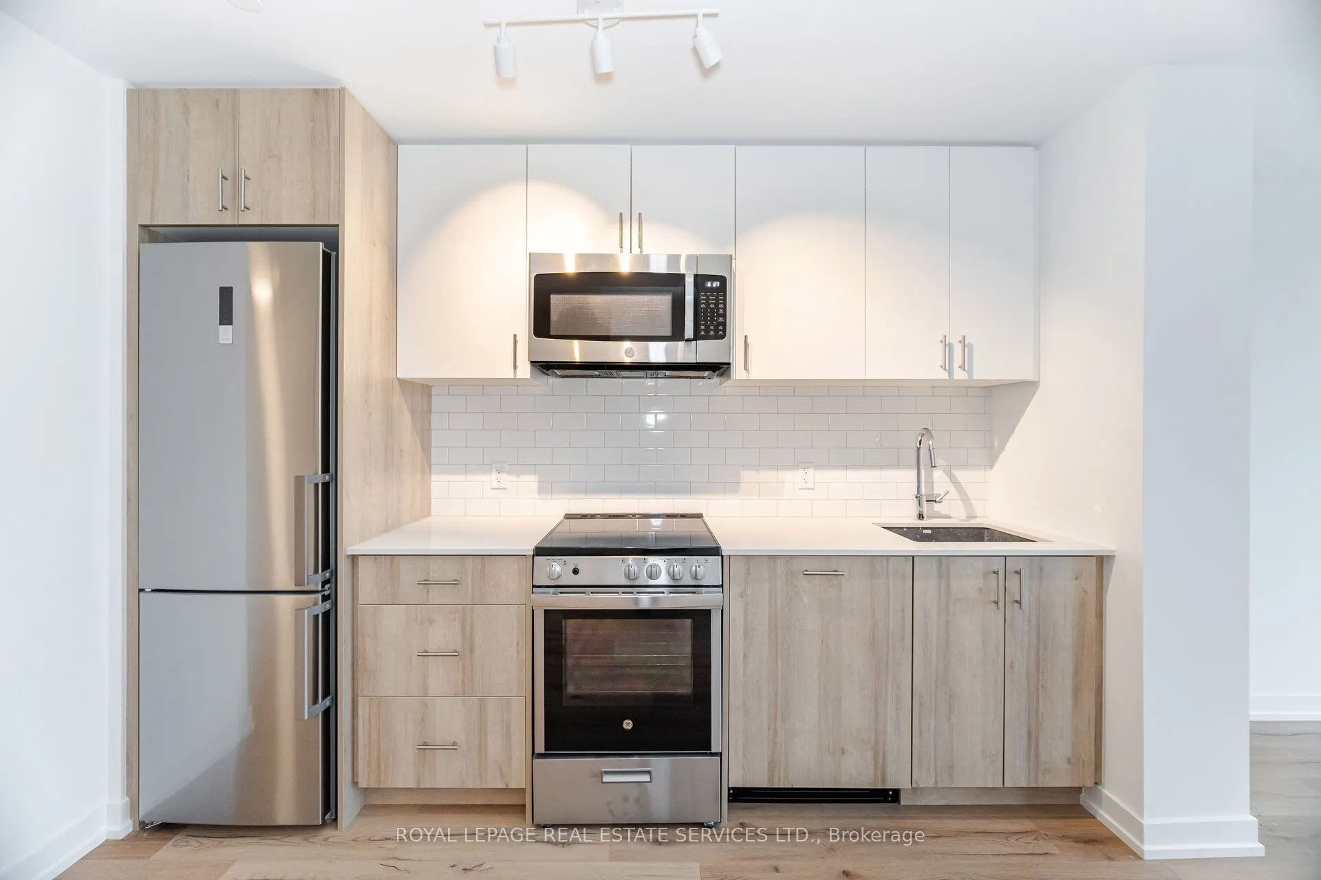 1195 The Queensway Avenue, #203