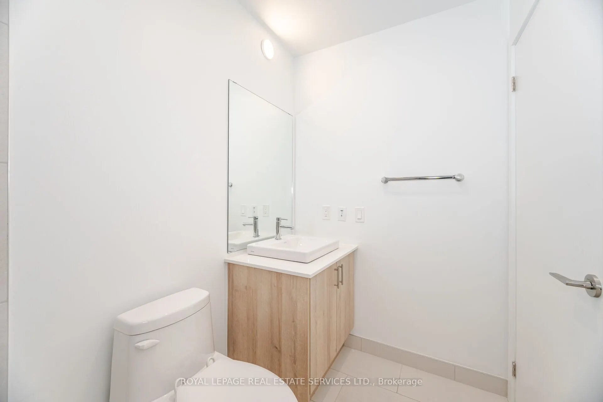 1195 The Queensway Avenue, #203