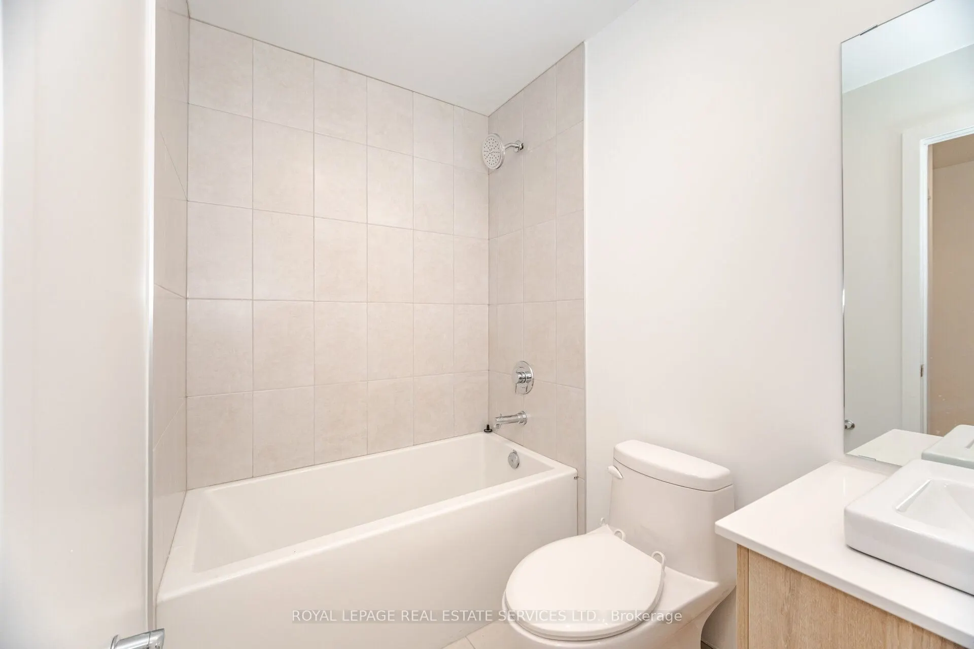 1195 The Queensway Avenue, #203