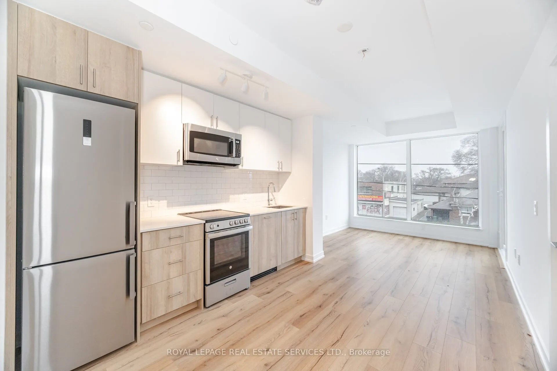 1195 The Queensway Avenue, #203