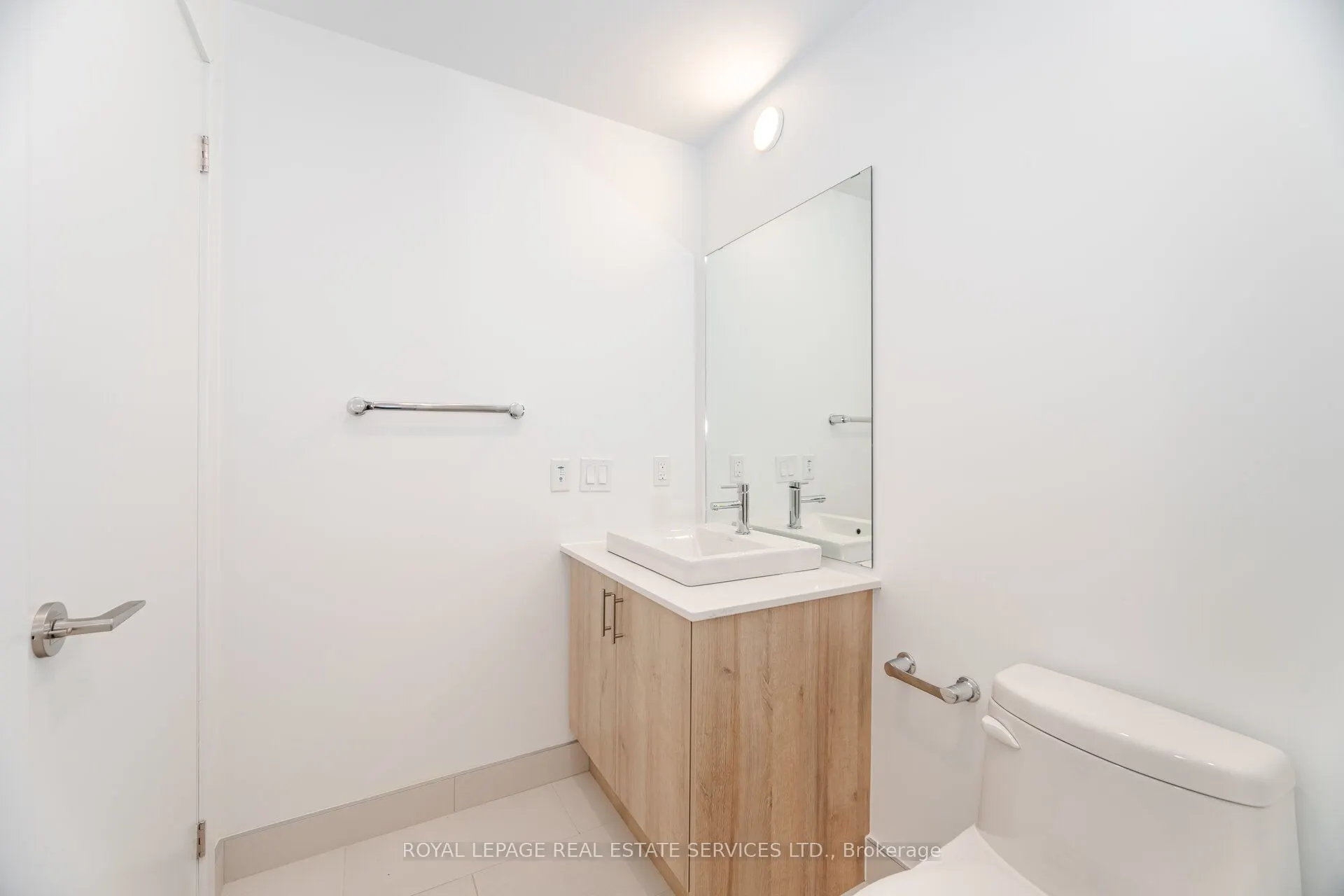 1195 The Queensway Avenue, #203