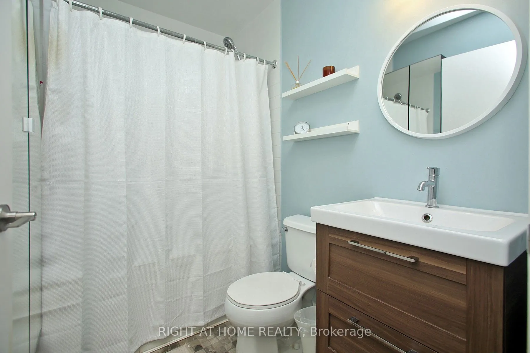 155 Legion Road N, #1002