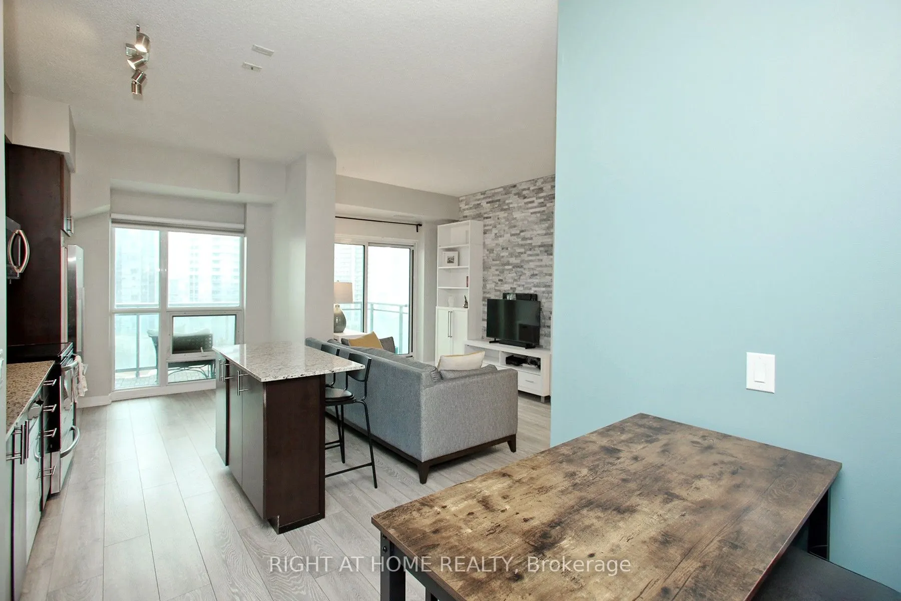 155 Legion Road N, #1002