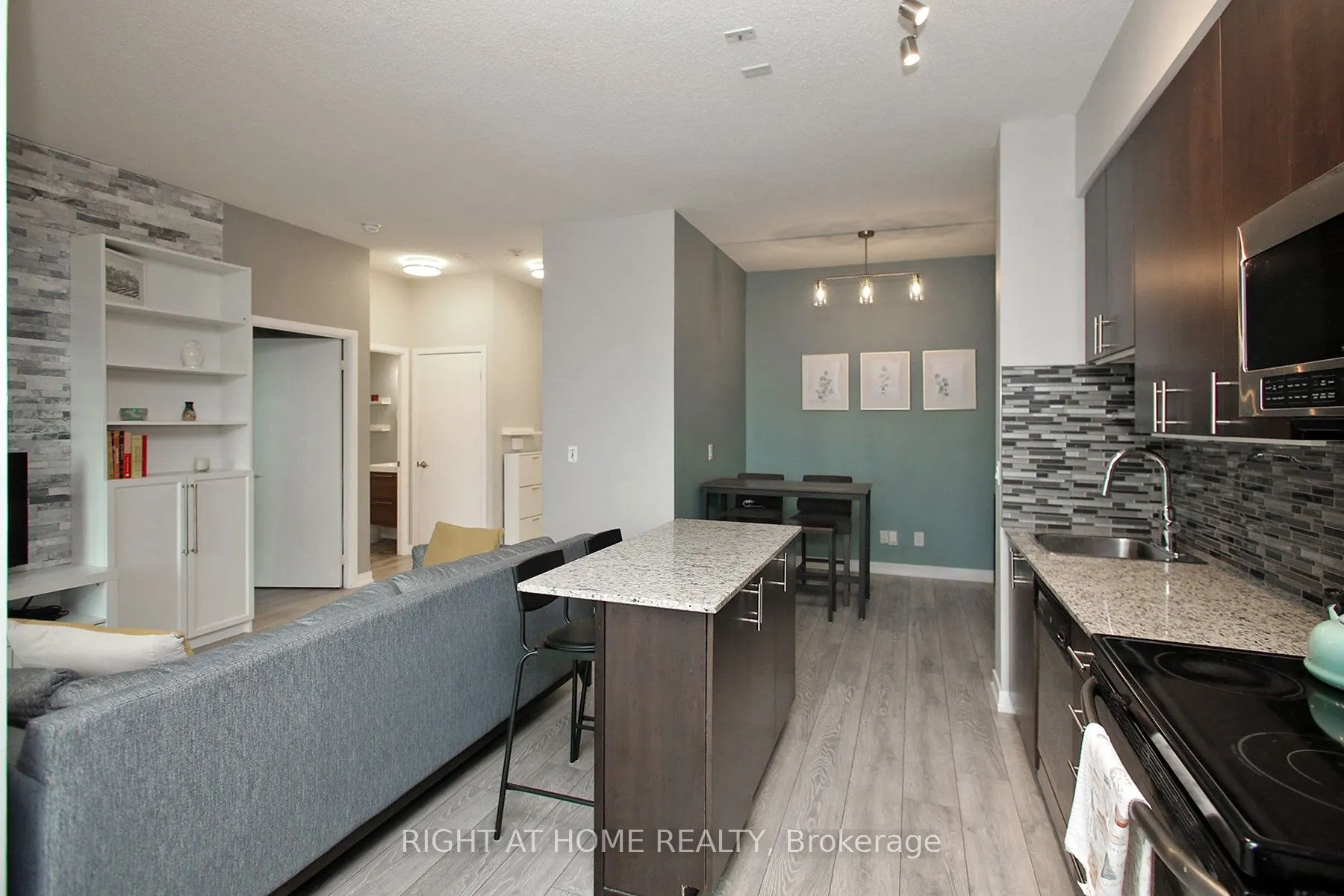 155 Legion Road N, #1002
