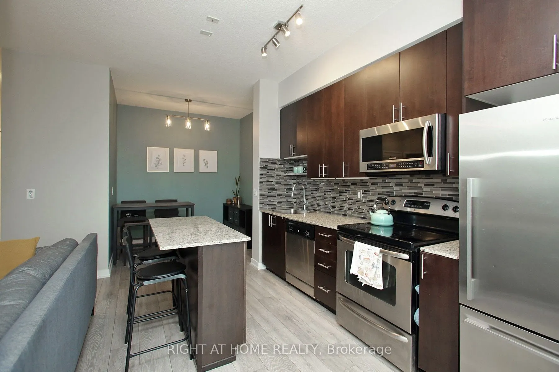 155 Legion Road N, #1002