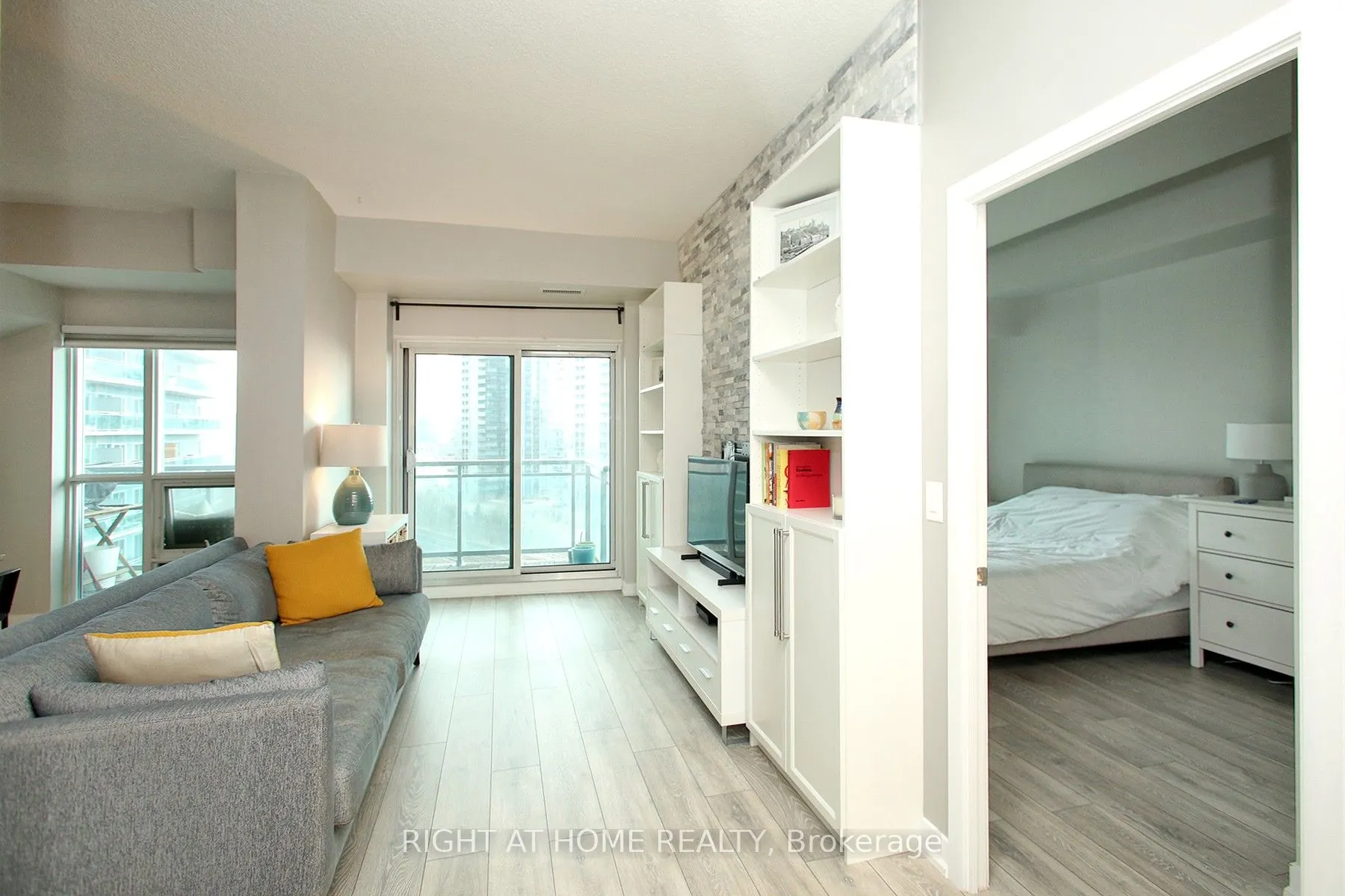 155 Legion Road N, #1002