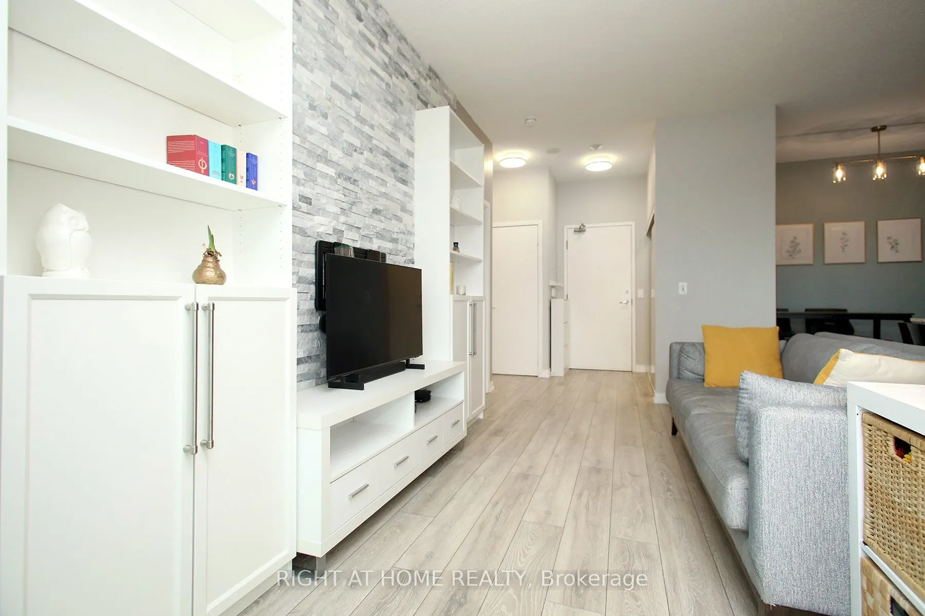 155 Legion Road N, #1002