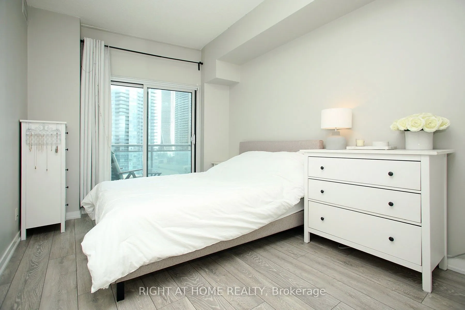155 Legion Road N, #1002
