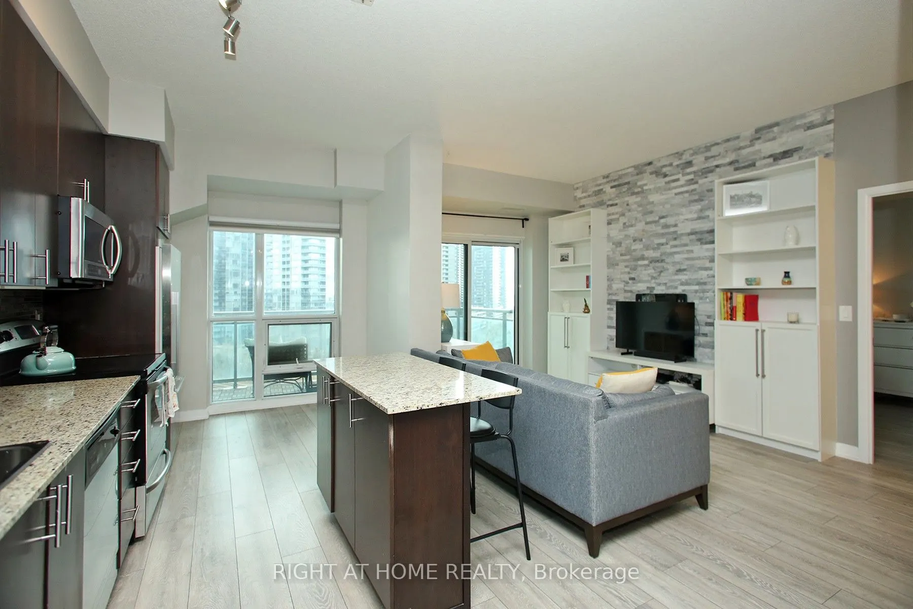 155 Legion Road N, #1002