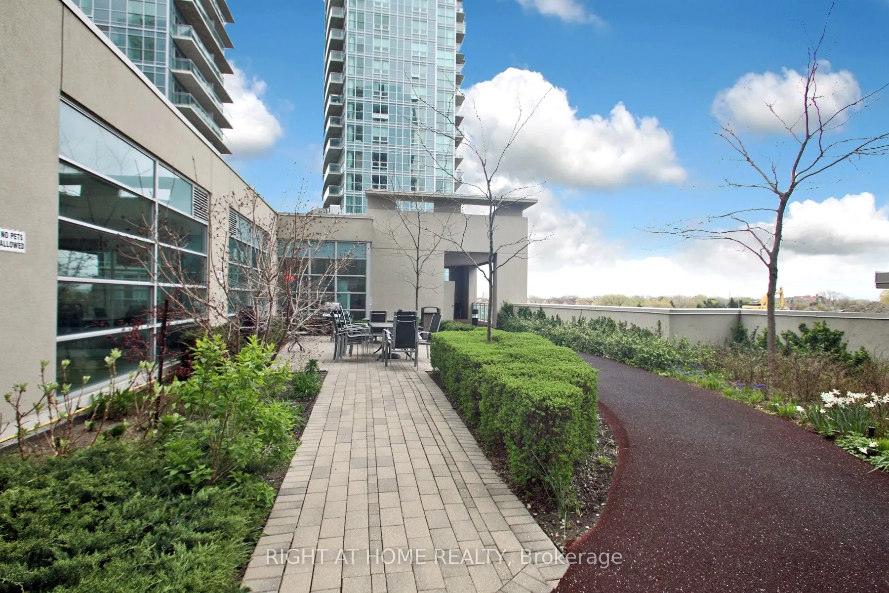 155 Legion Road N, #1002