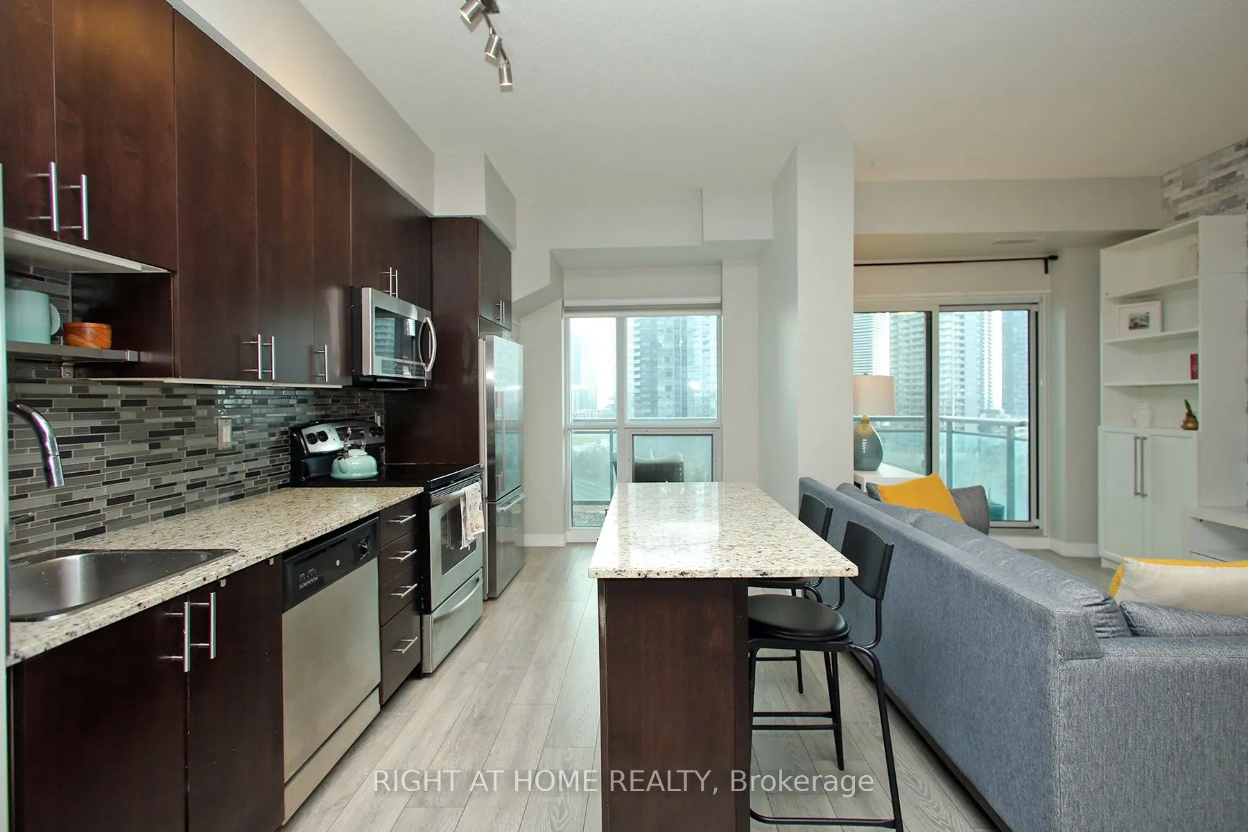 155 Legion Road N, #1002