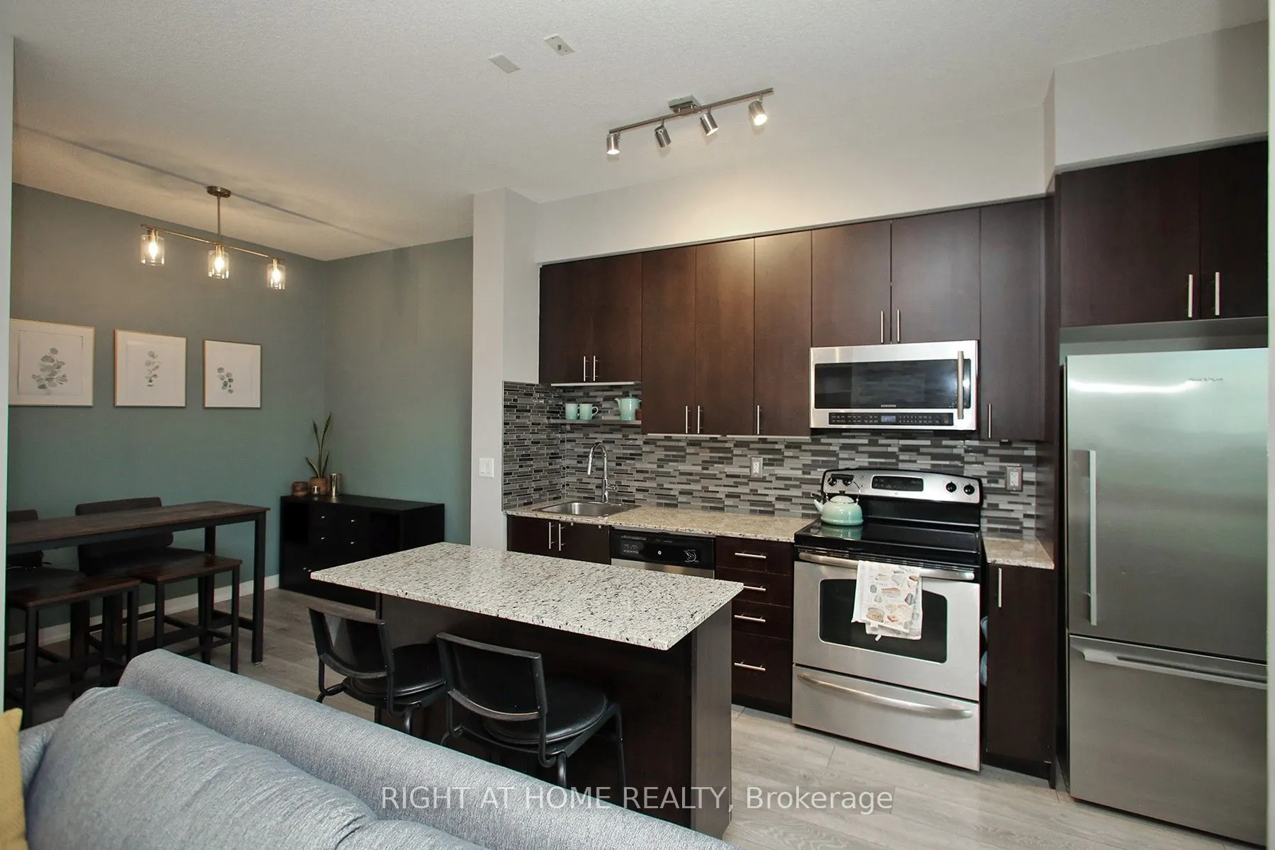 155 Legion Road N, #1002