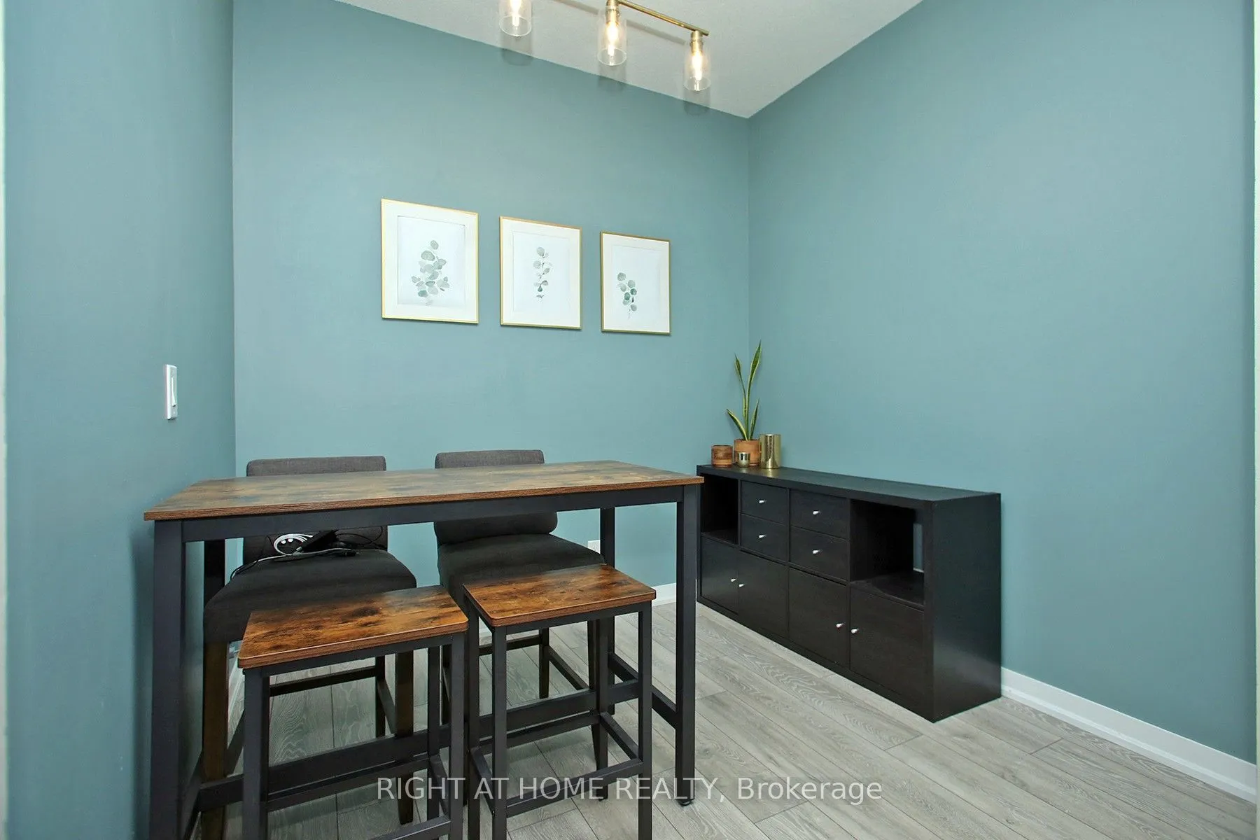 155 Legion Road N, #1002