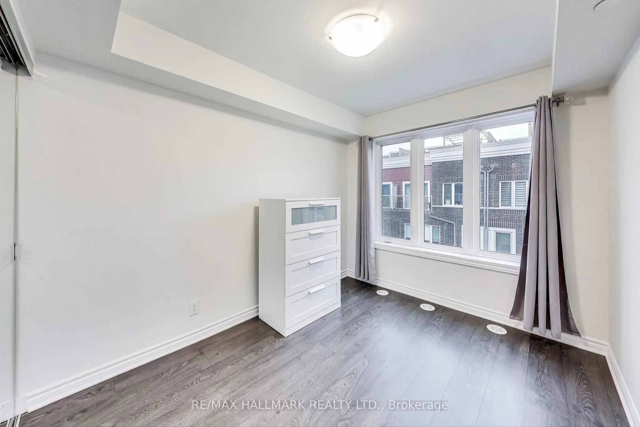 85 Eastwood Park Gardens, #22