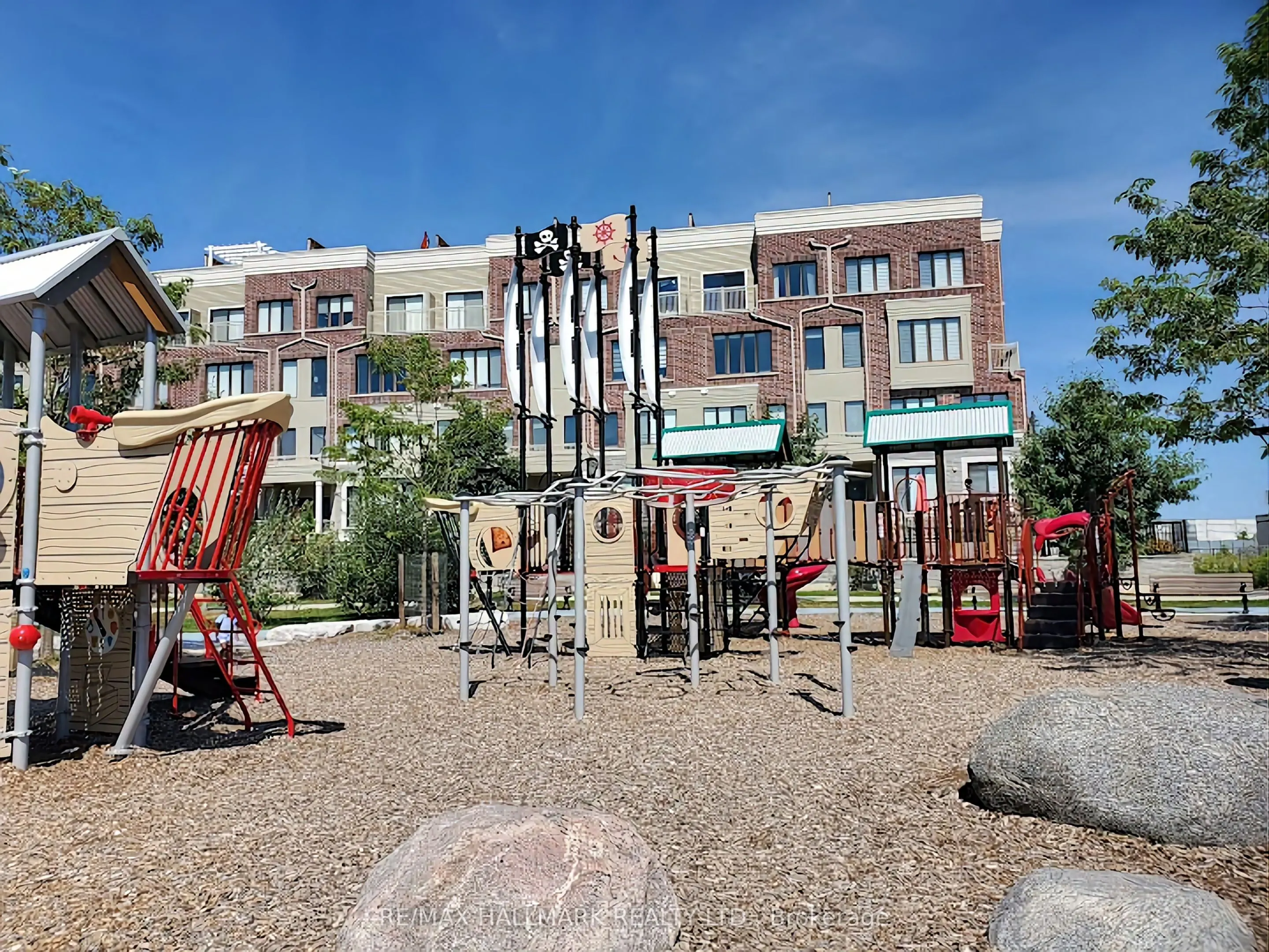 85 Eastwood Park Gardens, #22