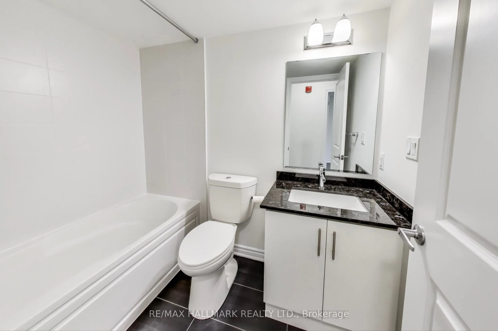 85 Eastwood Park Gardens, #22
