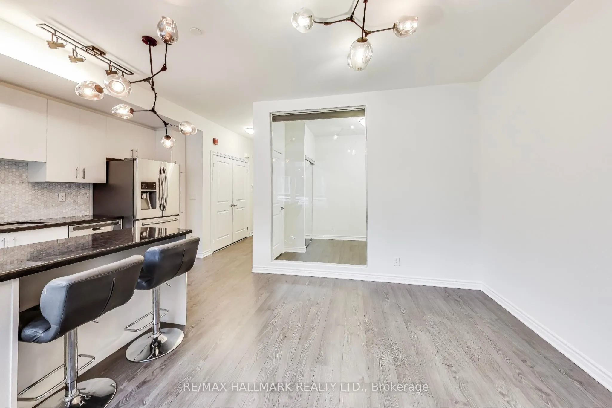 85 Eastwood Park Gardens, #22