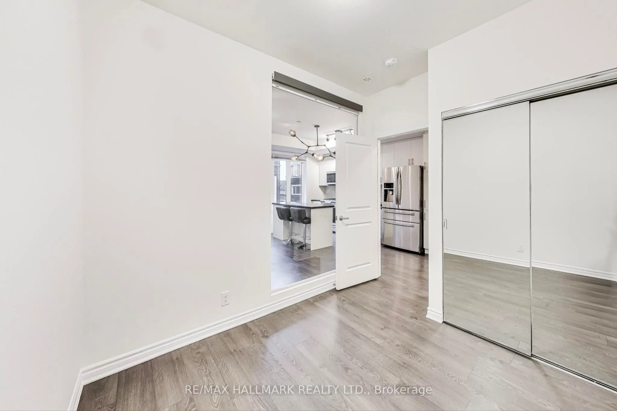 85 Eastwood Park Gardens, #22