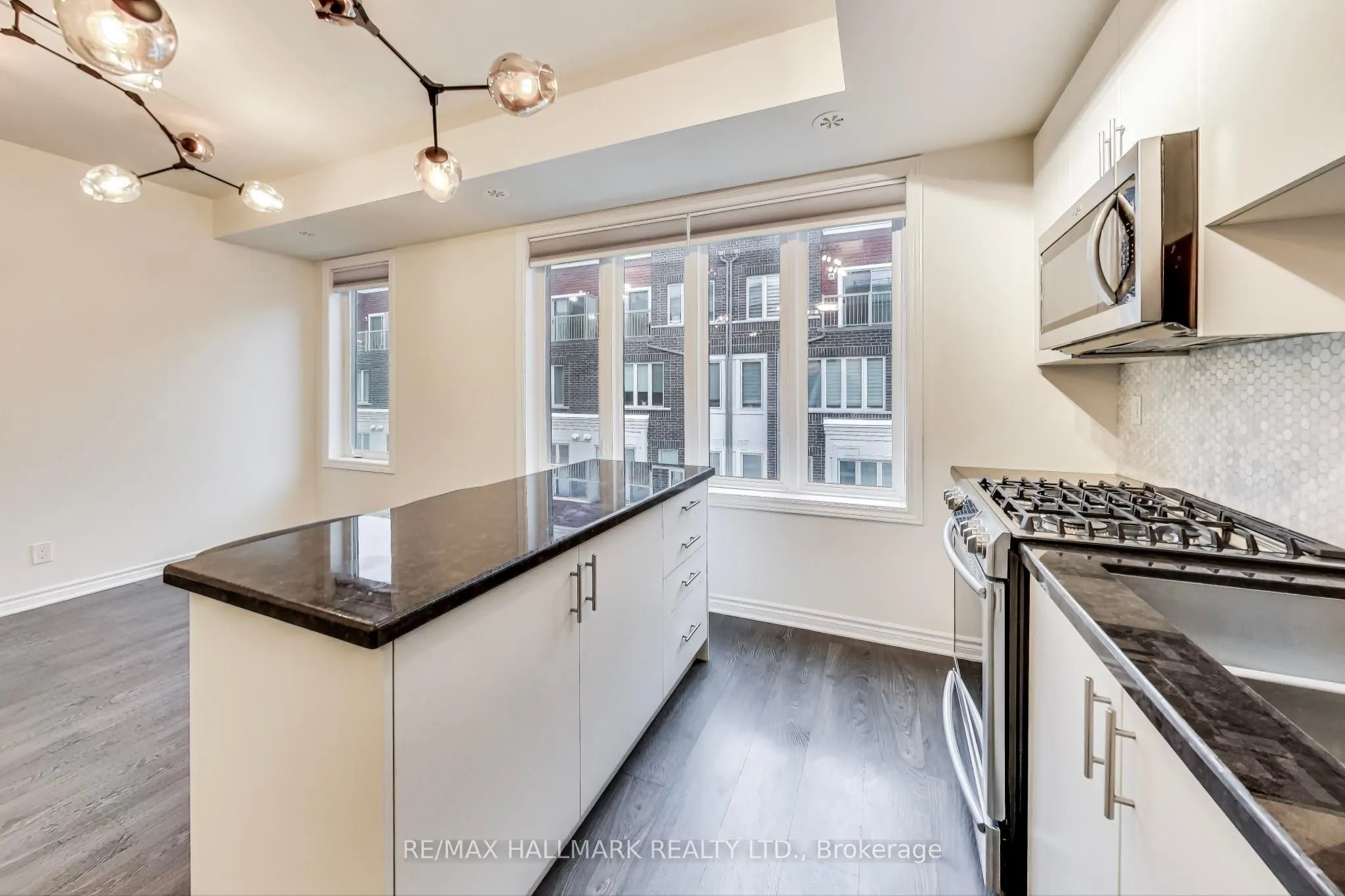 85 Eastwood Park Gardens, #22