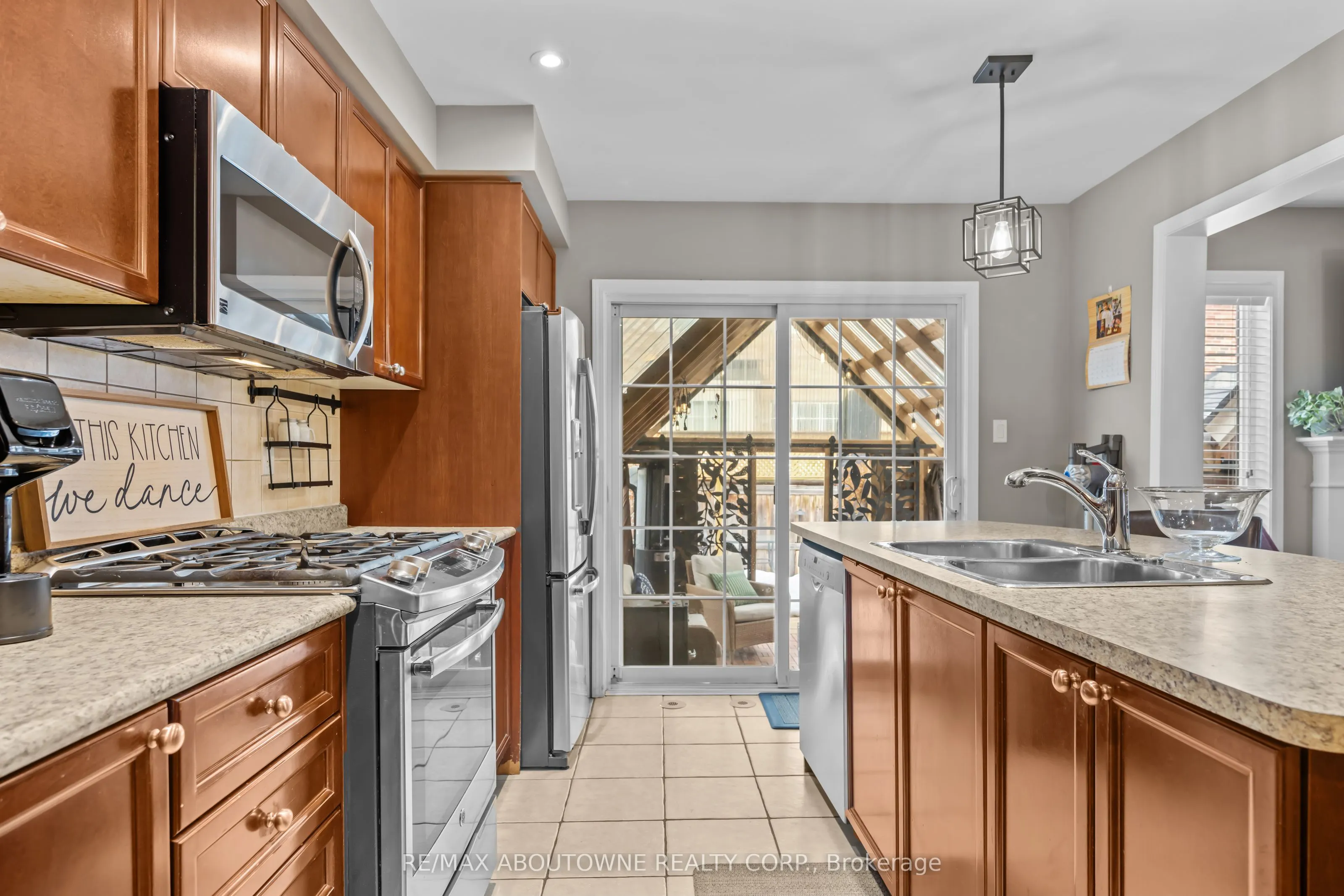 889 Zelinsky Crescent