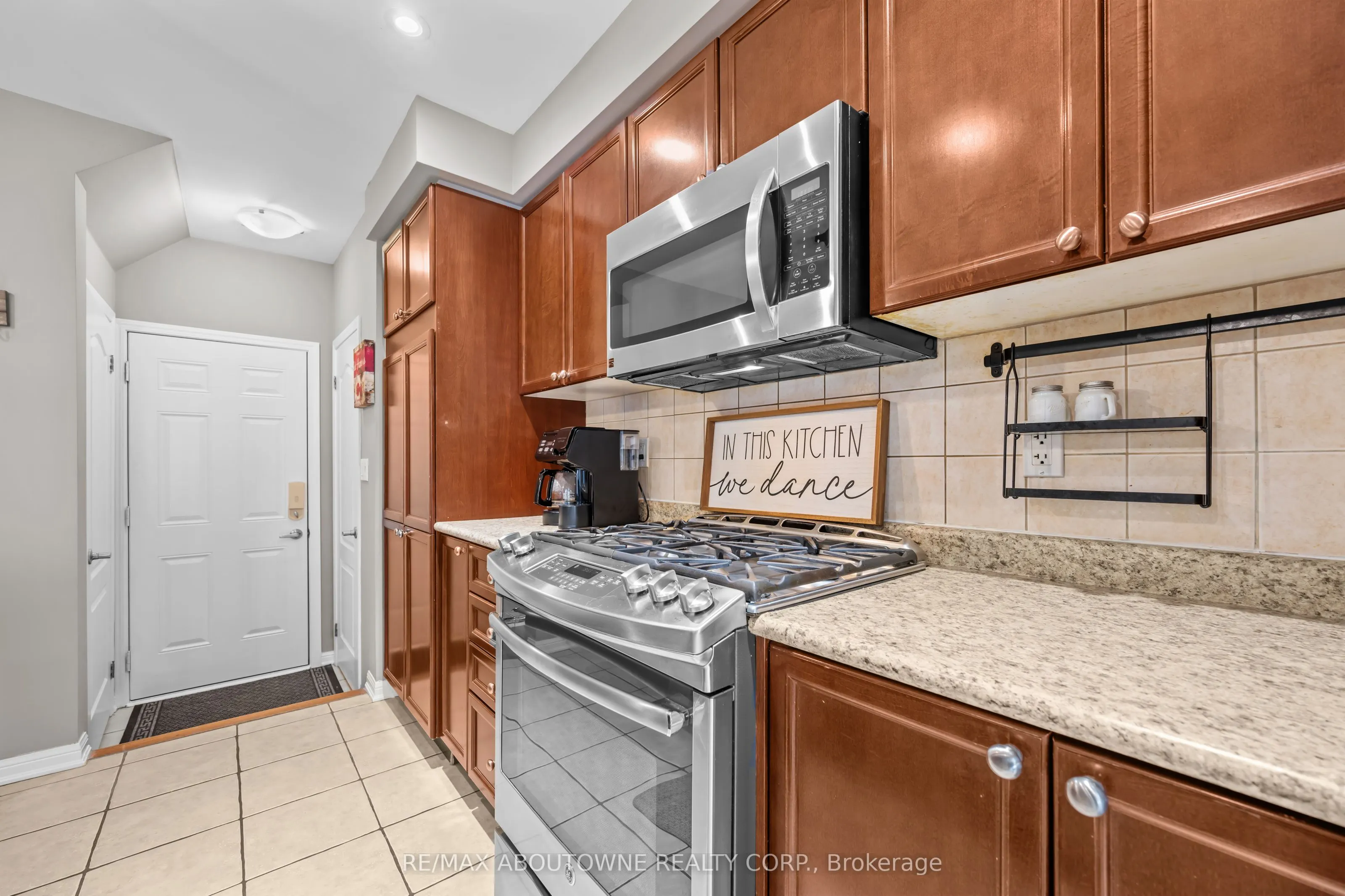 889 Zelinsky Crescent