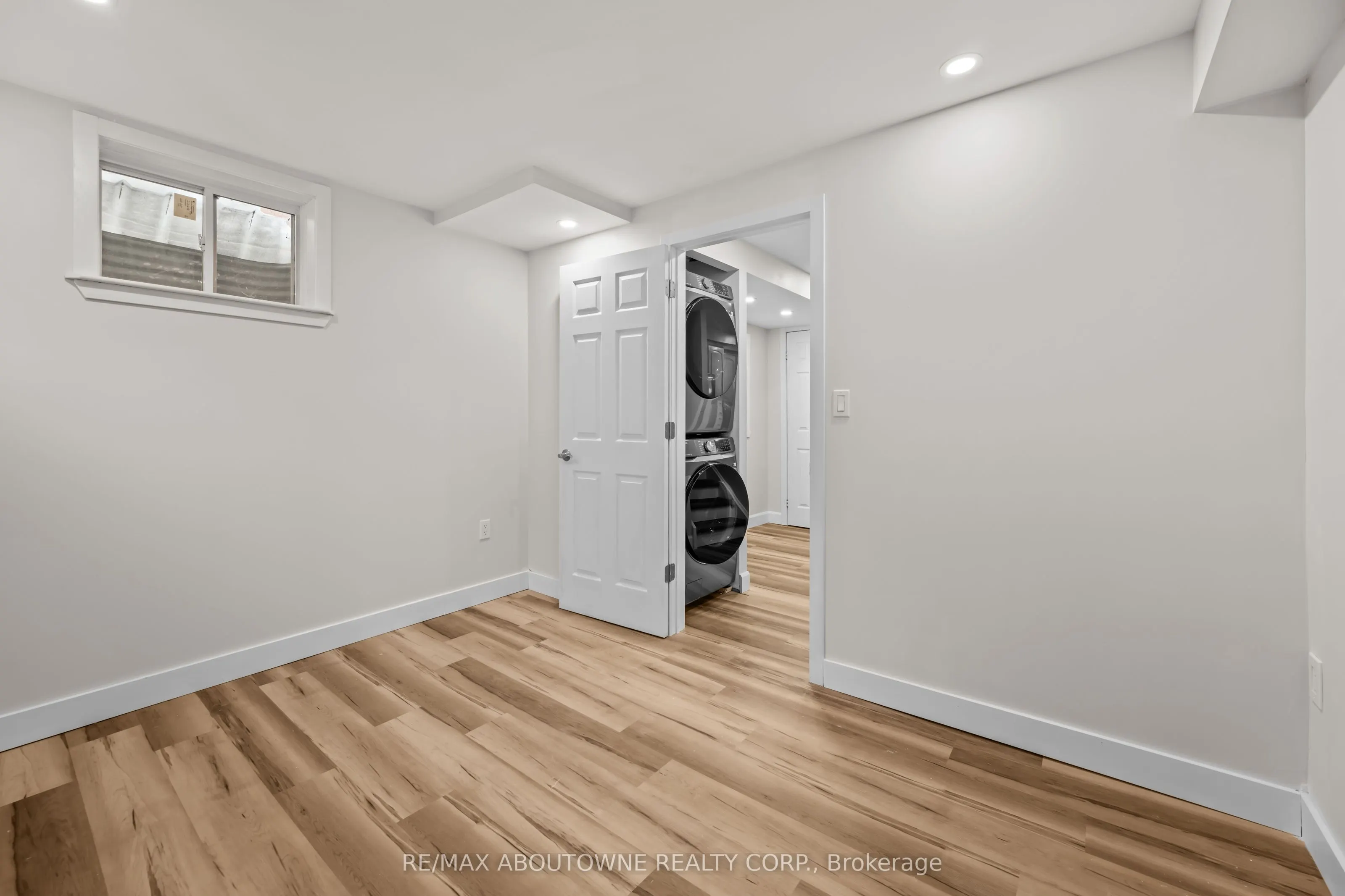 889 Zelinsky Crescent