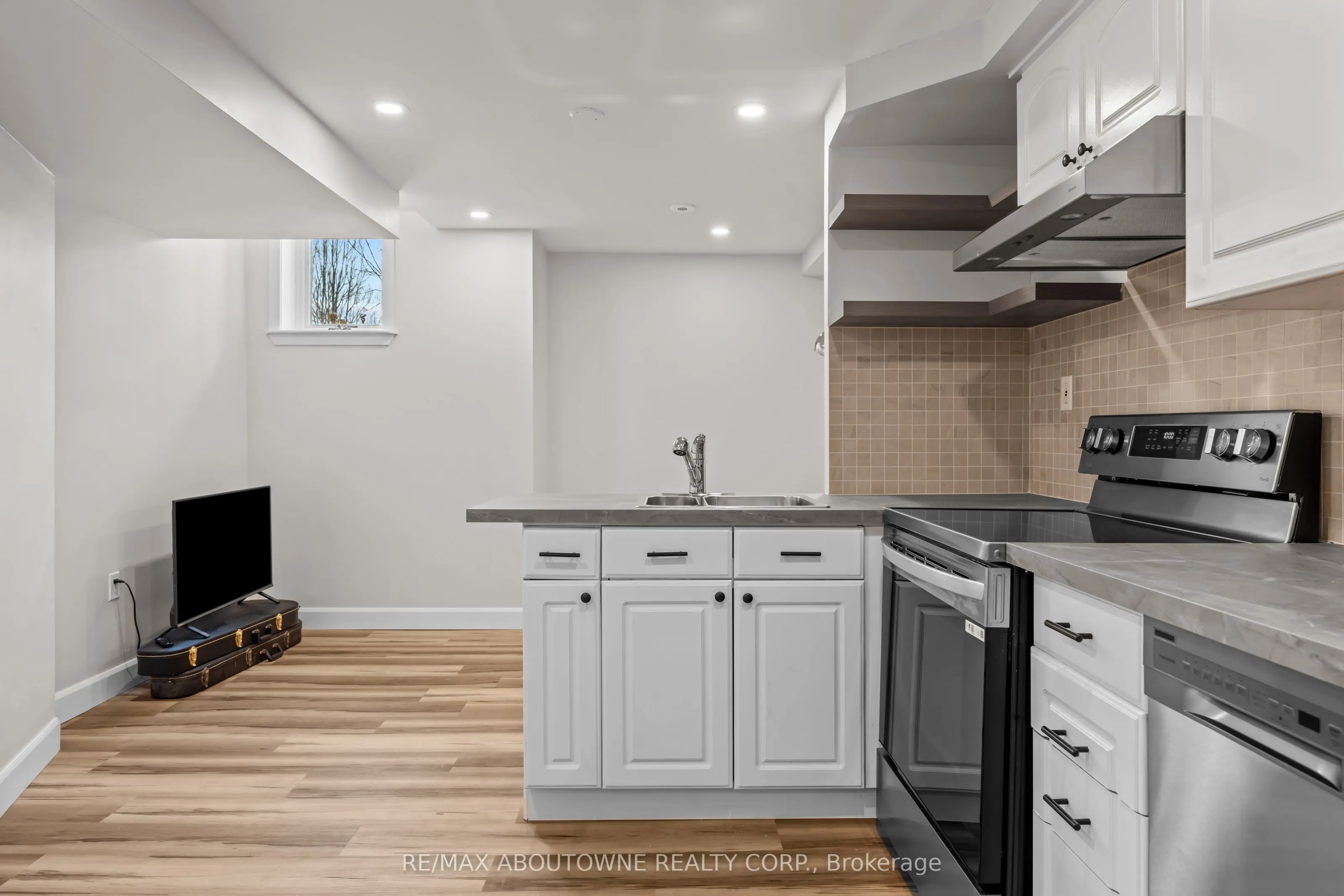 889 Zelinsky Crescent