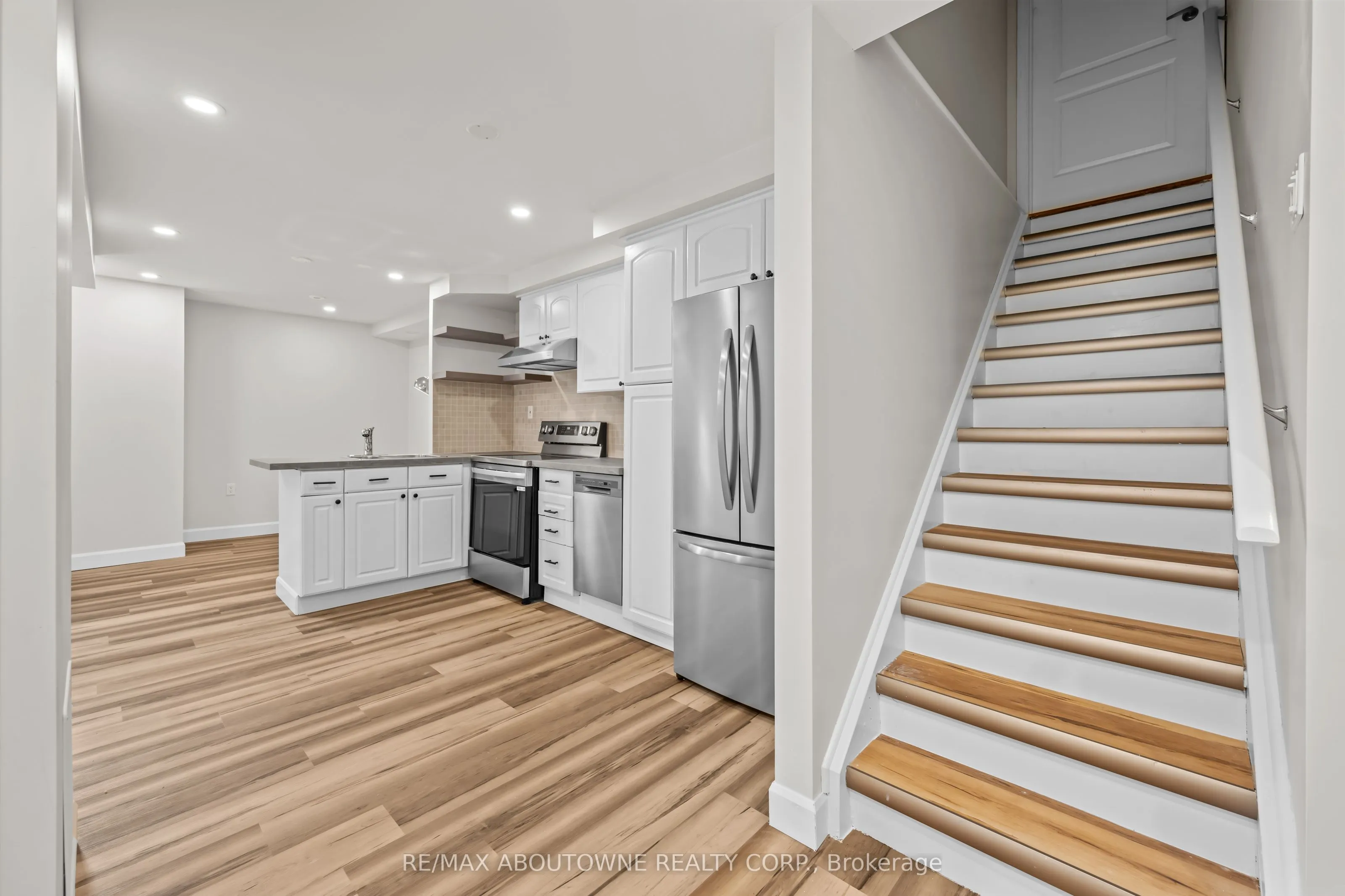 889 Zelinsky Crescent