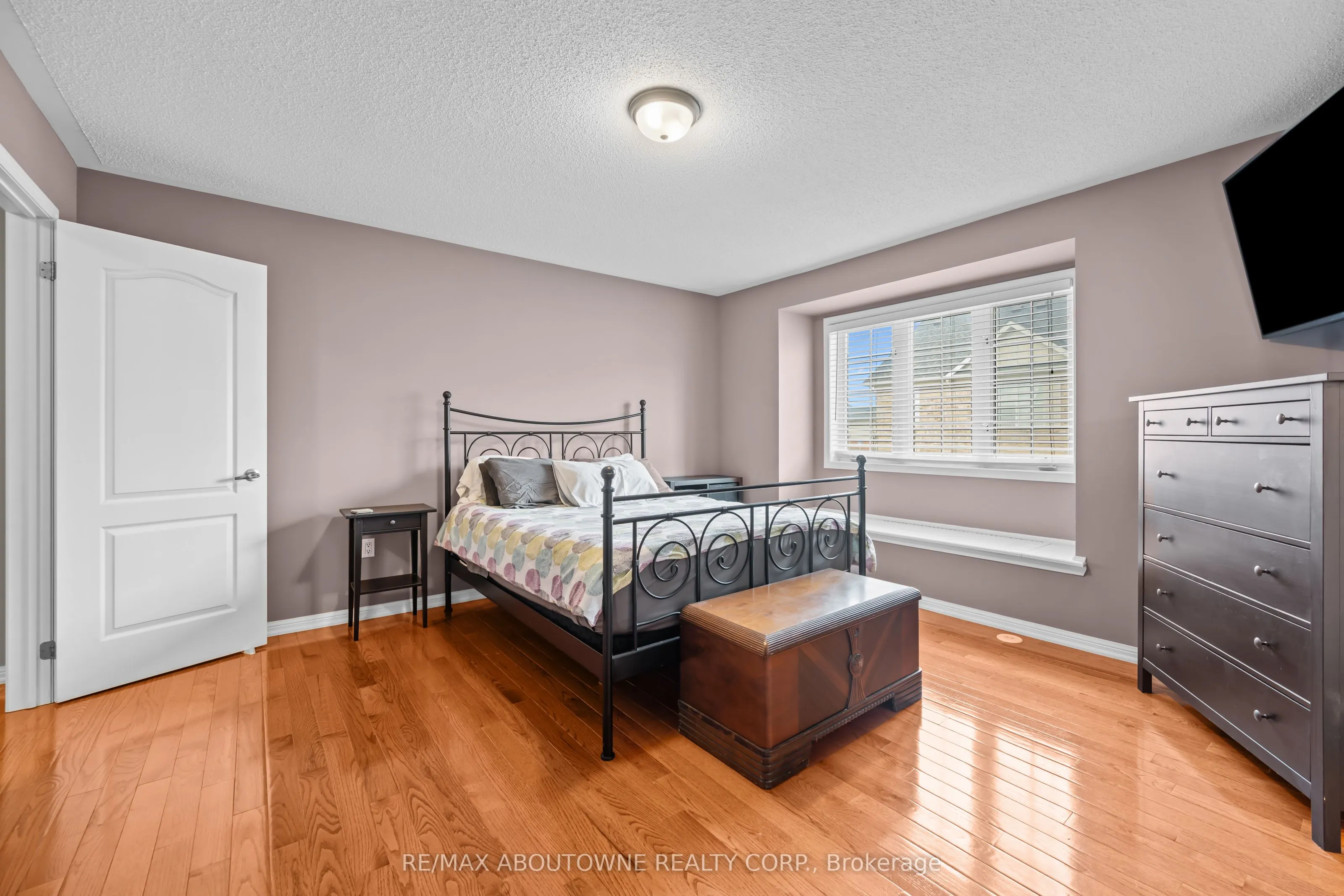 889 Zelinsky Crescent
