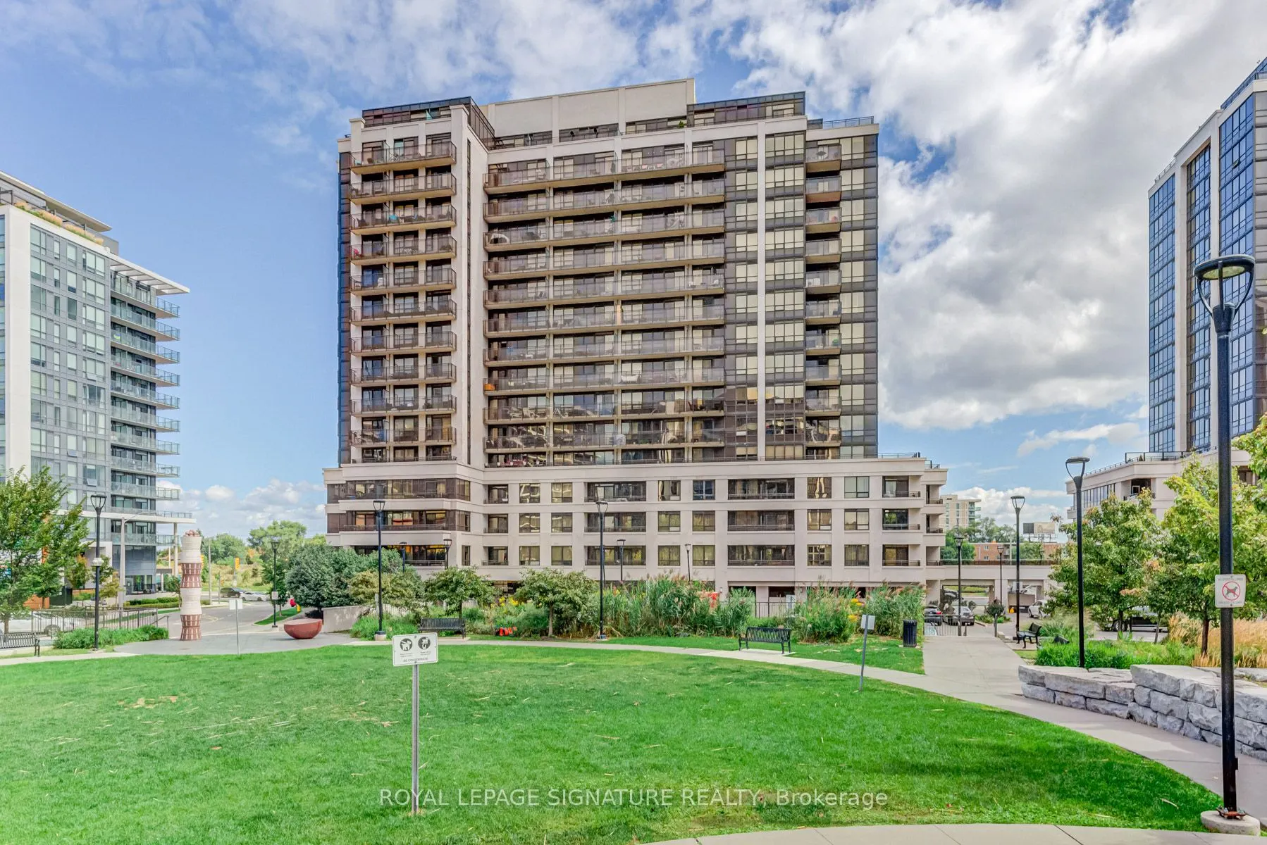 1 De Boers Drive, #PH8
