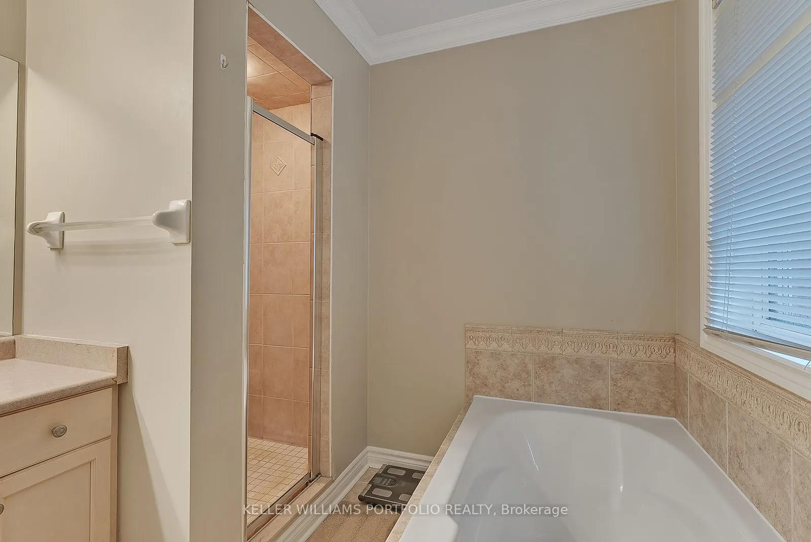 2153 MEADOWGLEN Drive