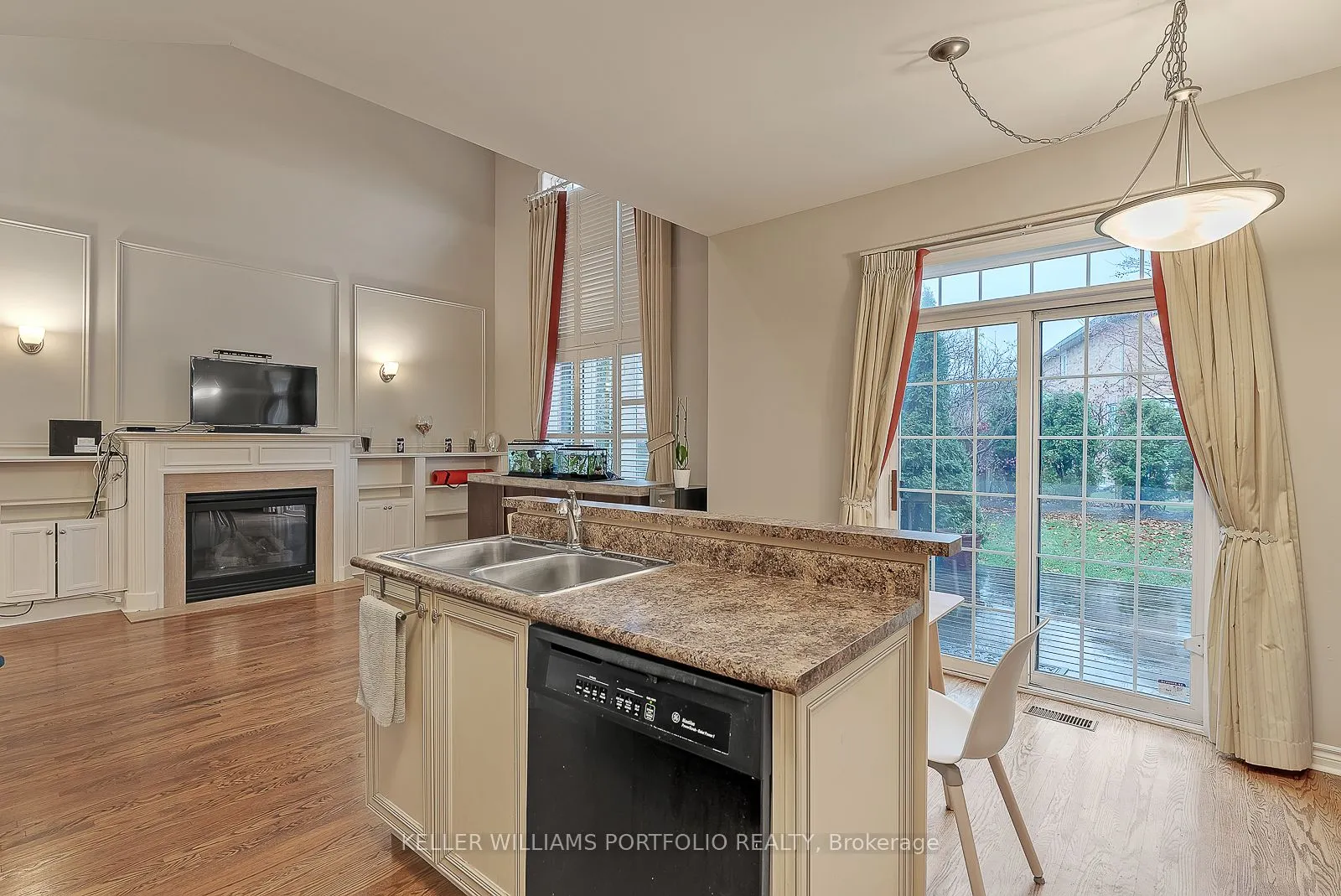 2153 MEADOWGLEN Drive
