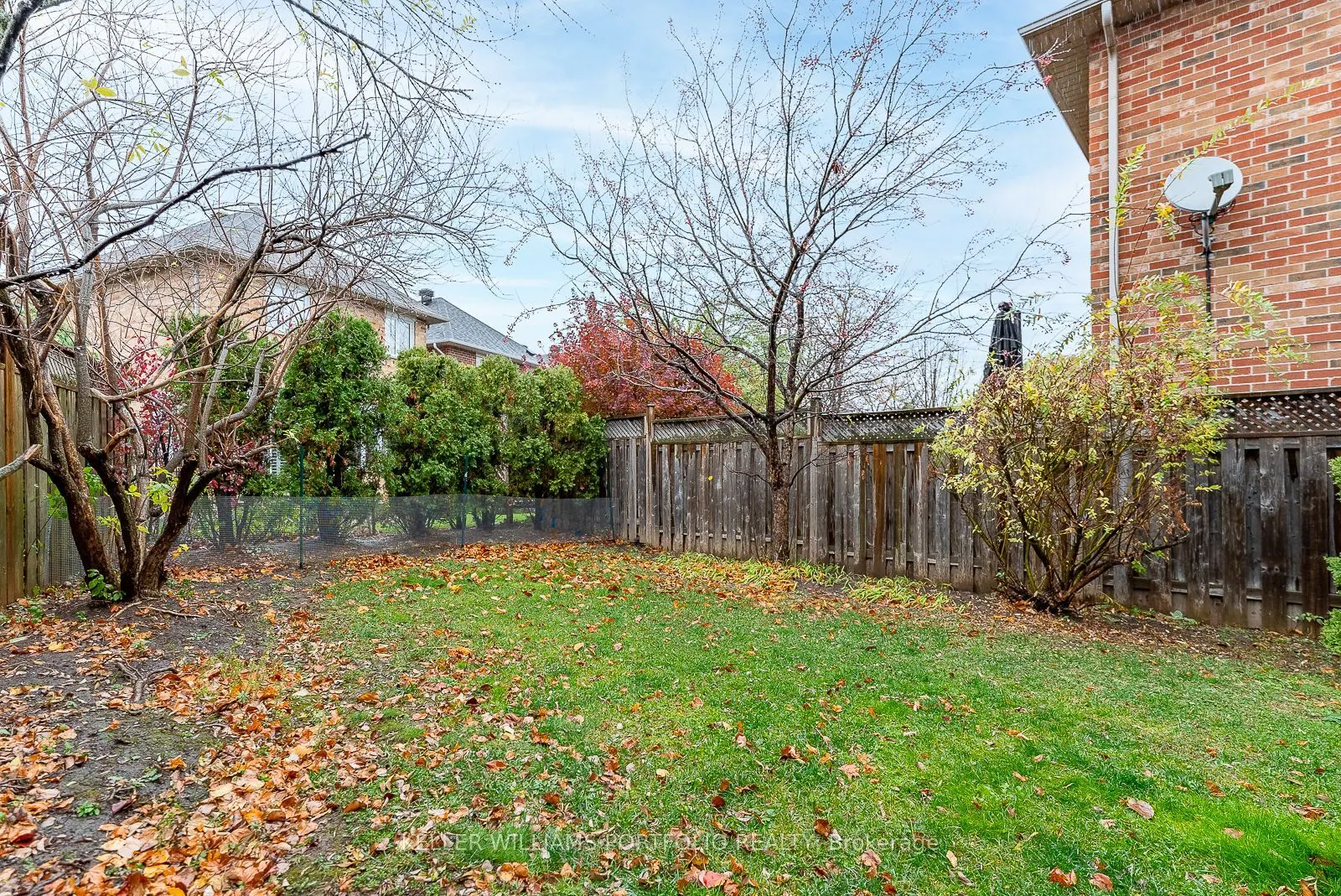 2153 MEADOWGLEN Drive