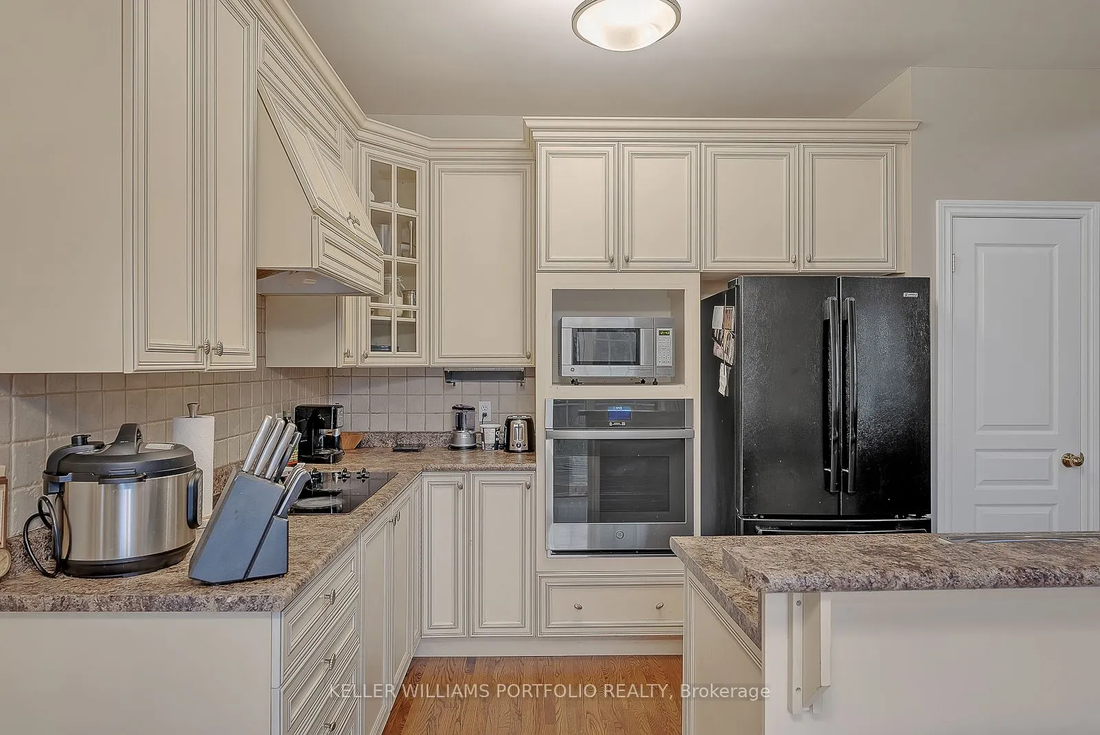 2153 MEADOWGLEN Drive