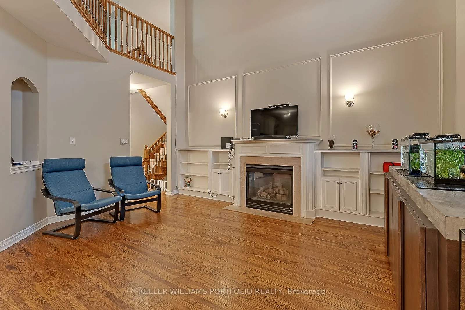 2153 MEADOWGLEN Drive