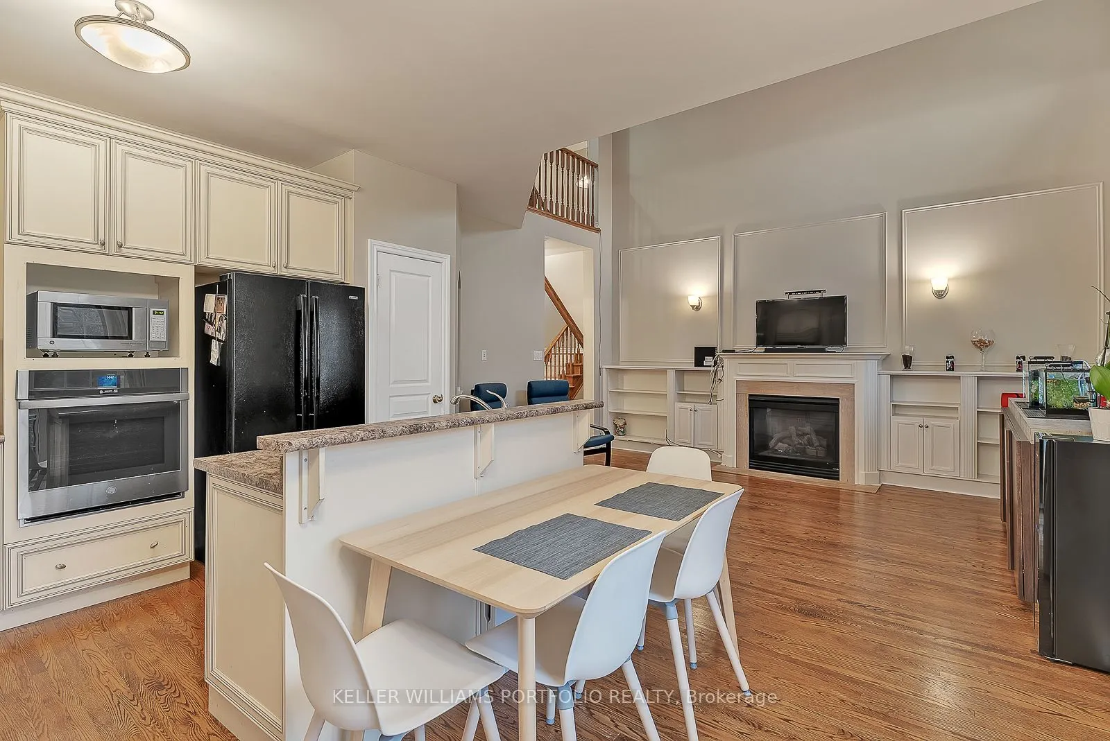 2153 MEADOWGLEN Drive