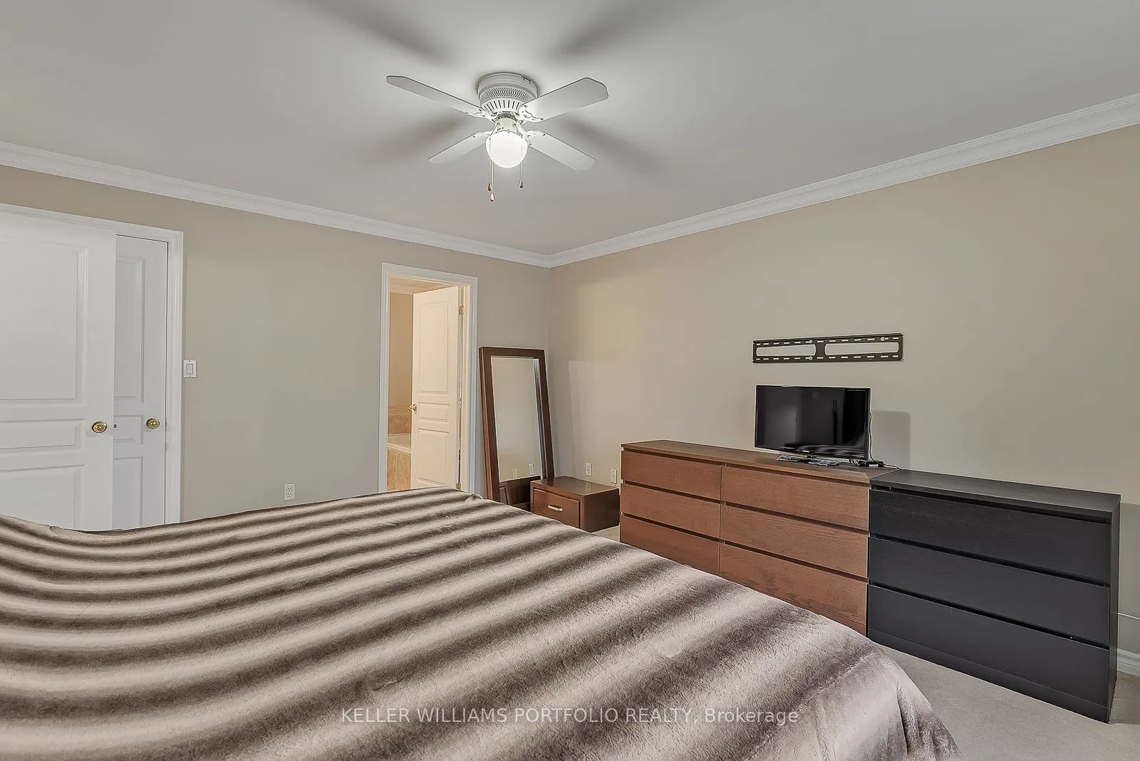 2153 MEADOWGLEN Drive