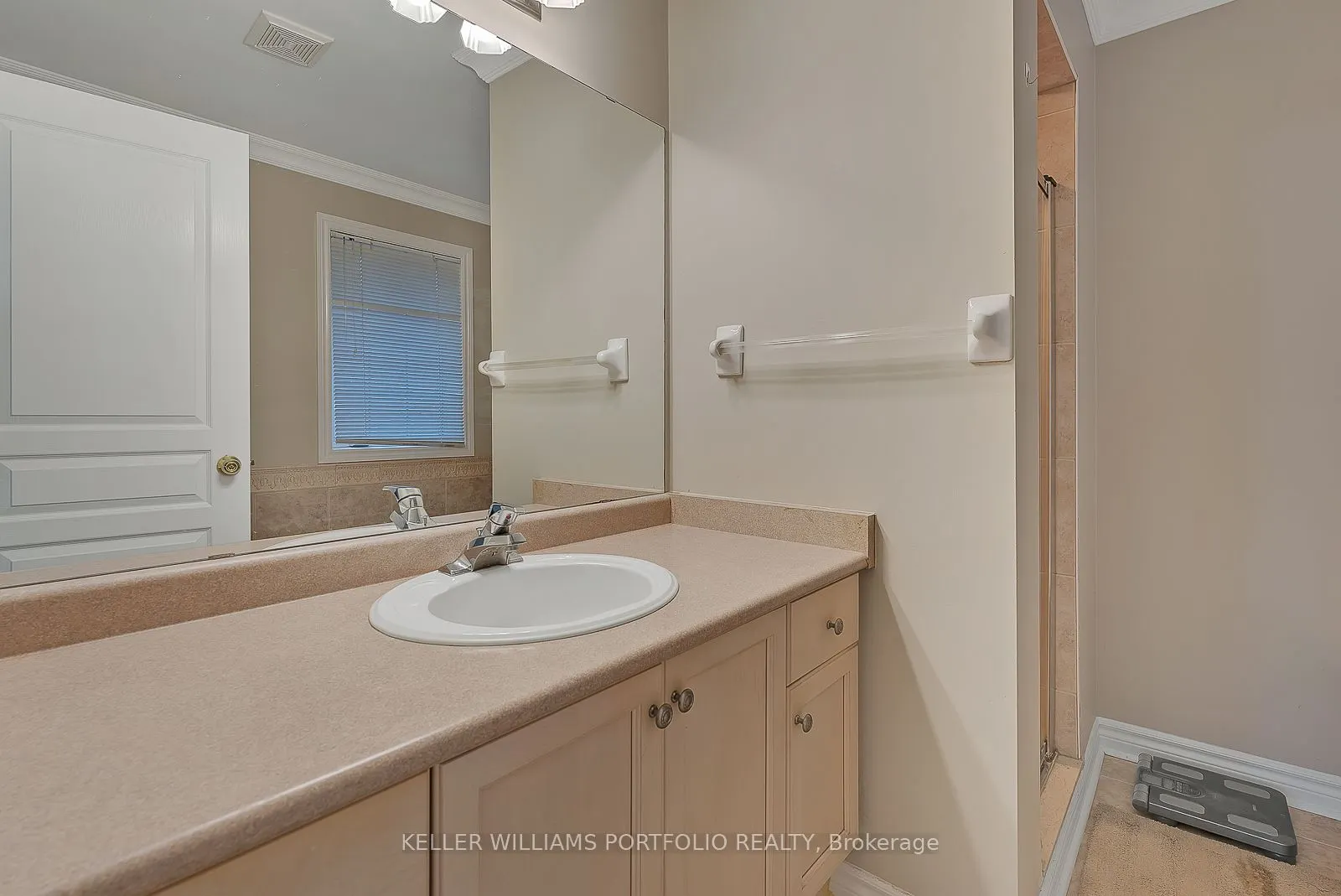 2153 MEADOWGLEN Drive