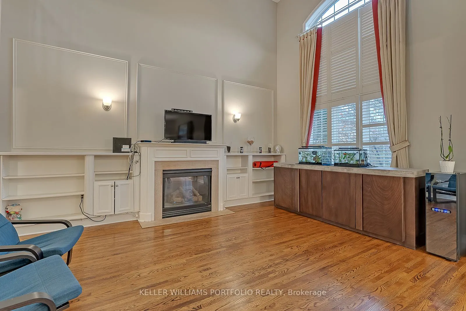 2153 MEADOWGLEN Drive