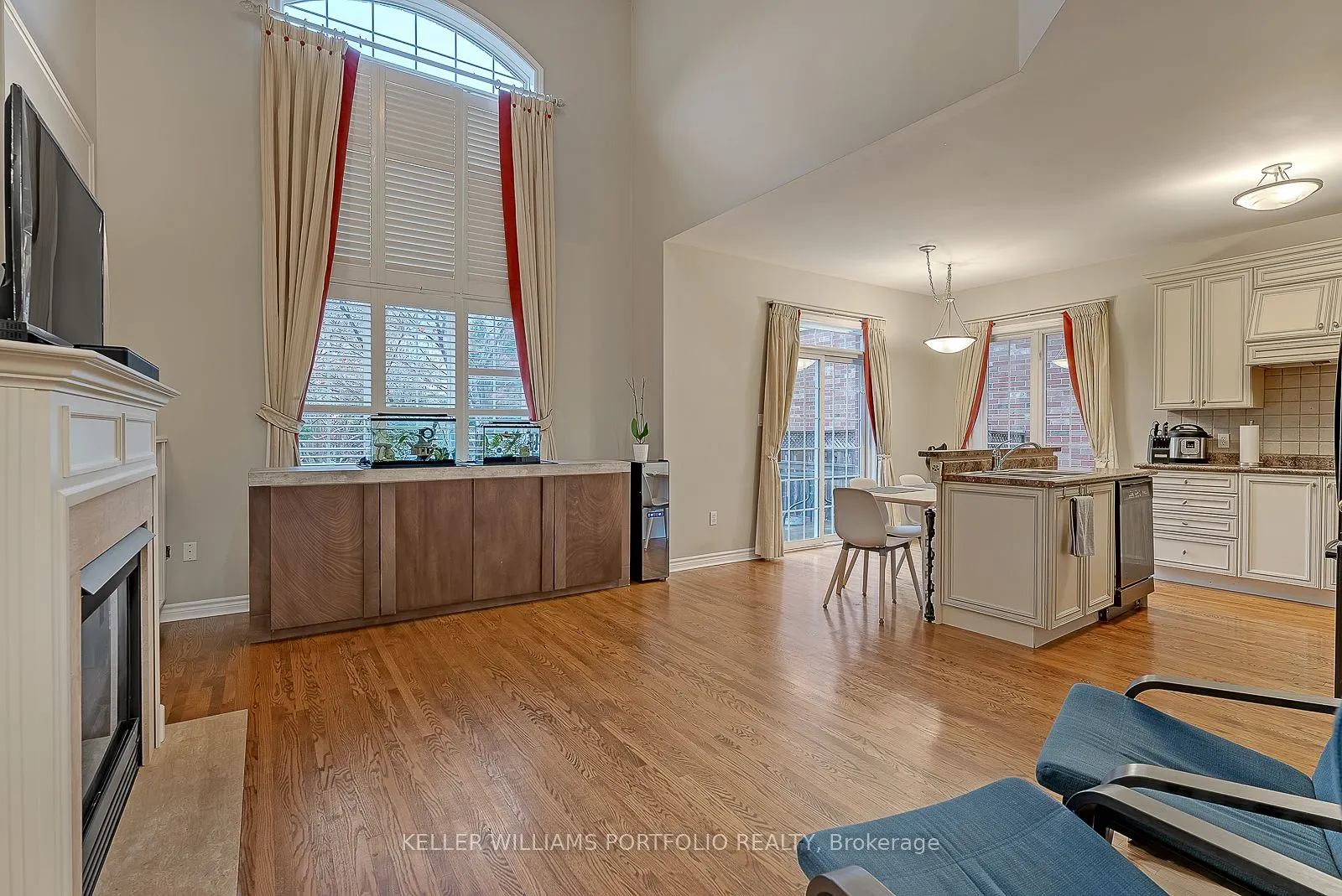 2153 MEADOWGLEN Drive
