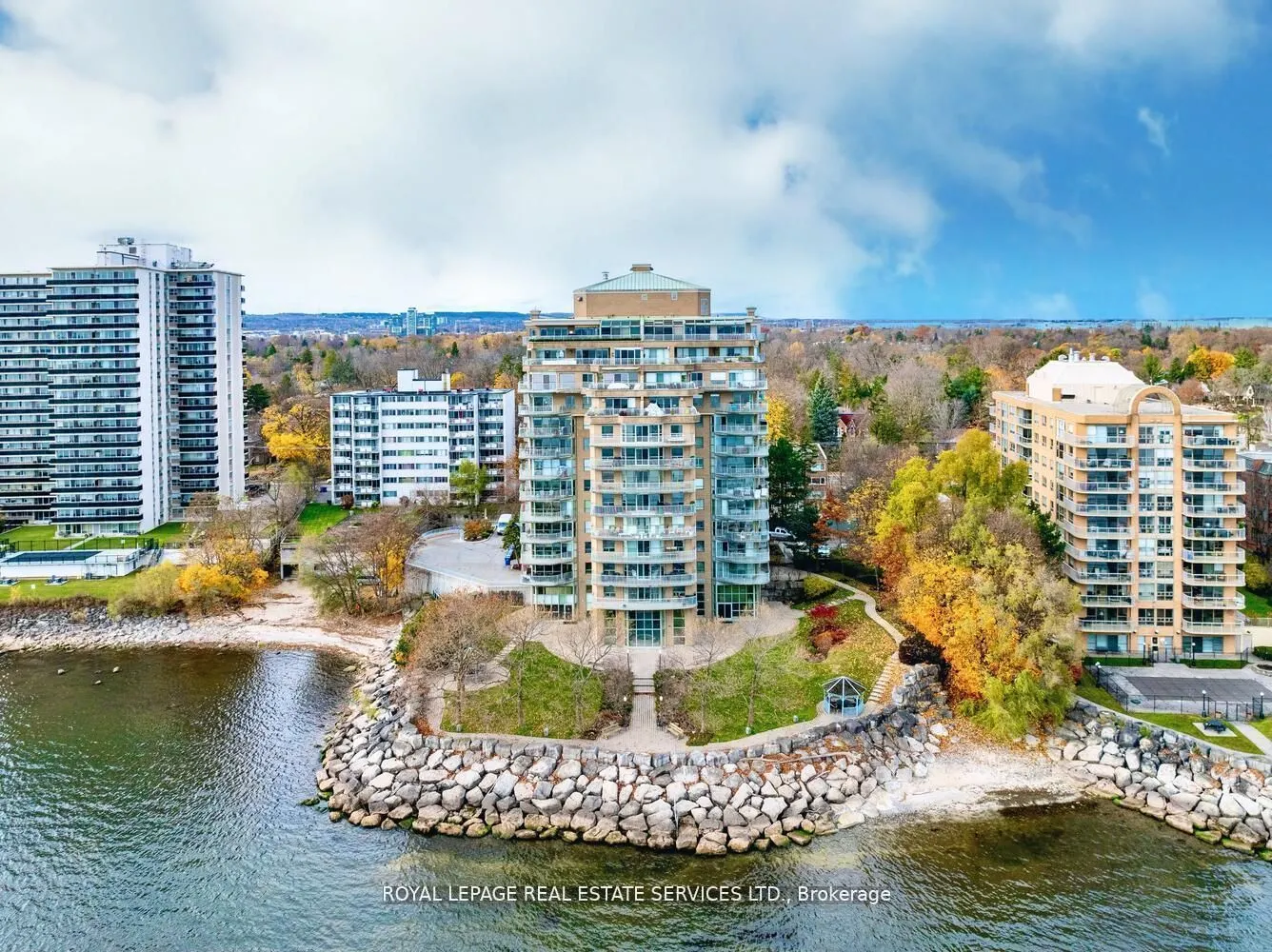 2190 Lakeshore Road, #301